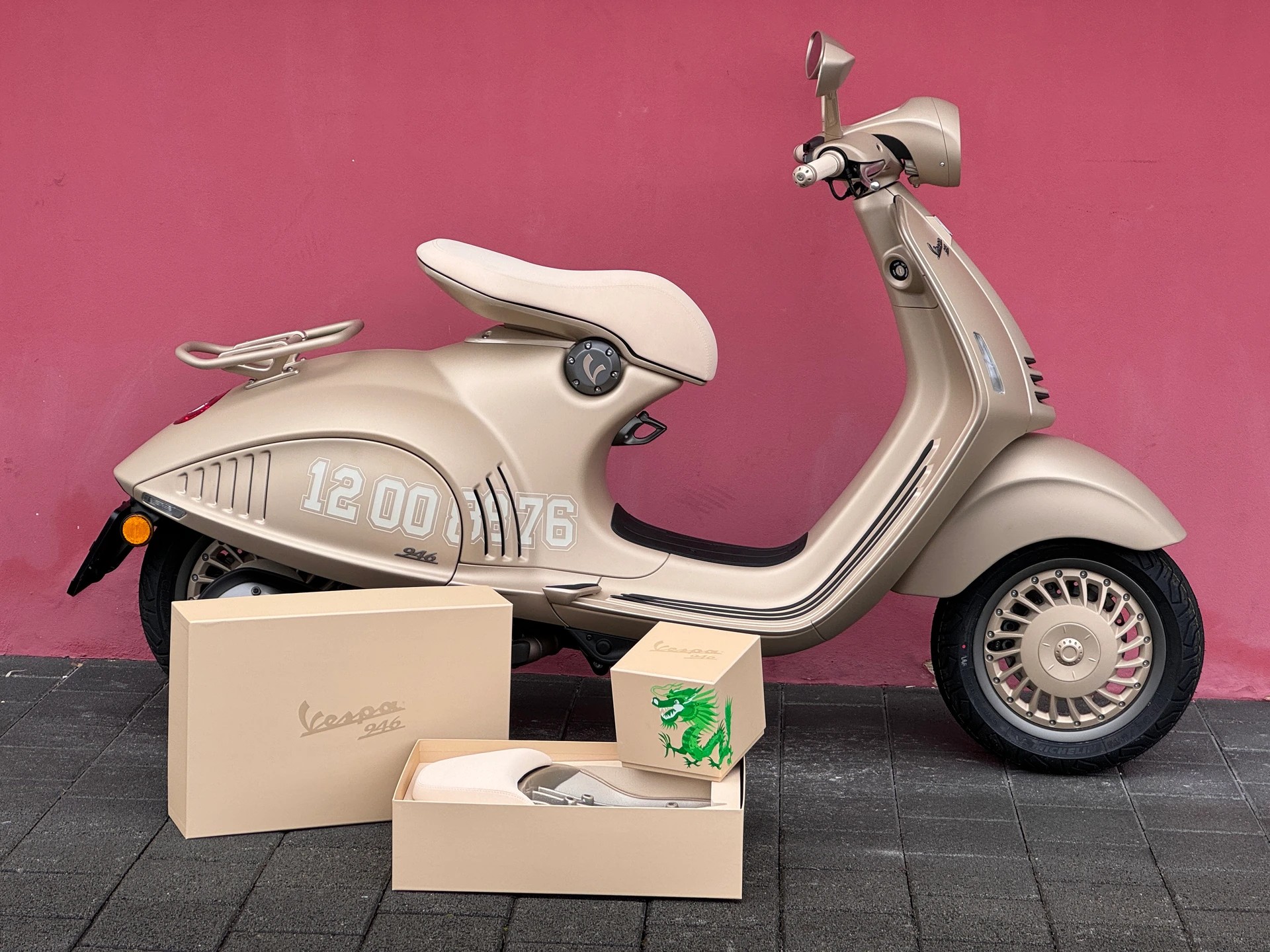 PIAGGIO Vespa 946 125 Dragon-showroom-element-1