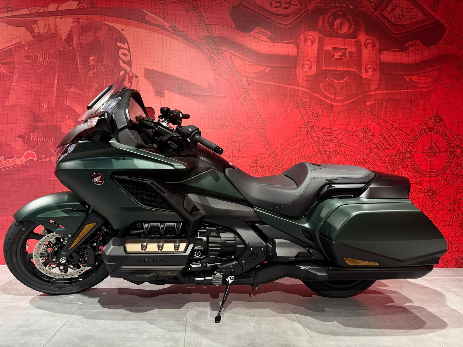 HONDA BAGGER-DCT-showroom-element-3