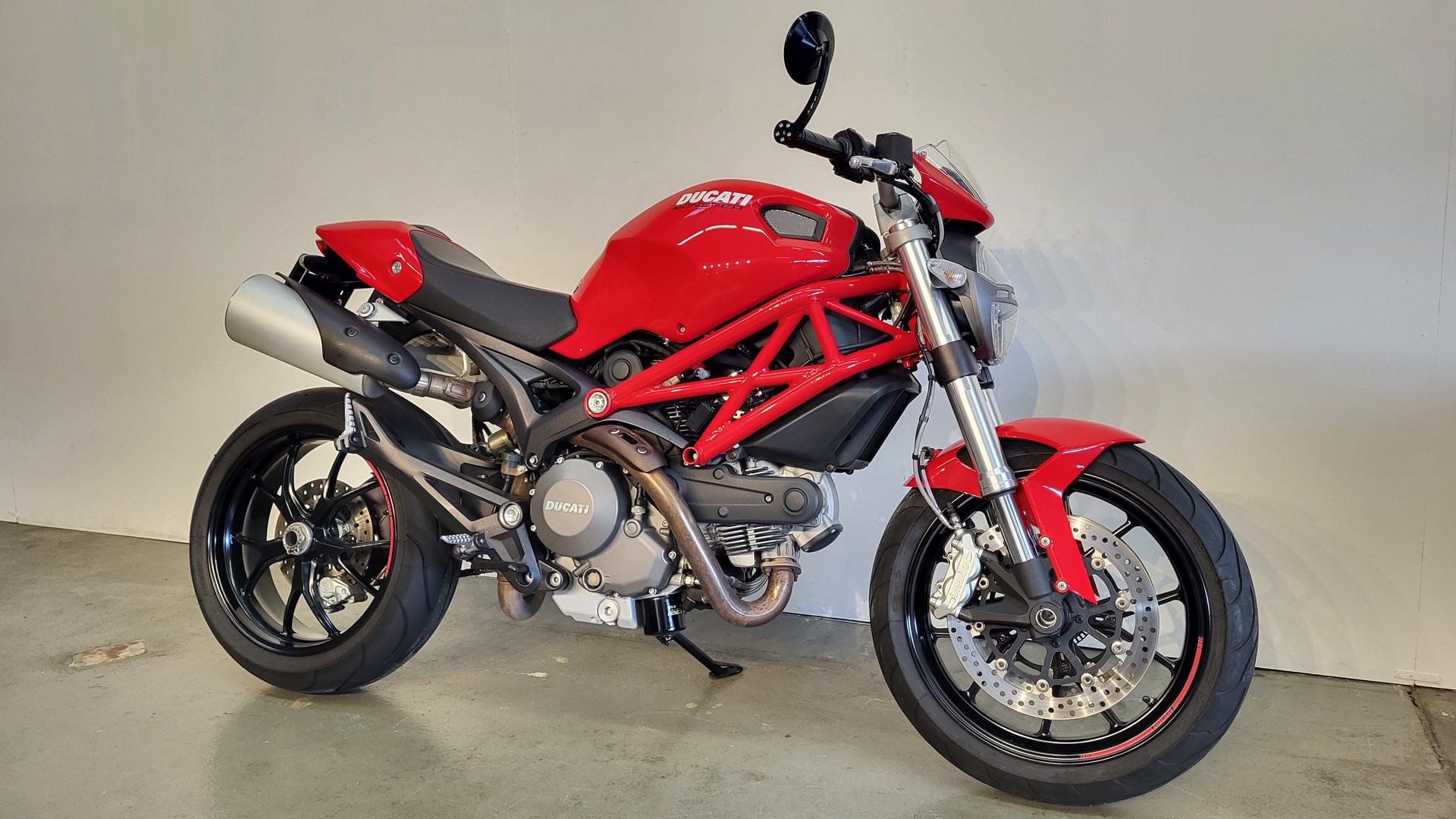 DUCATI Monster 796M ABS-showroom-element-2