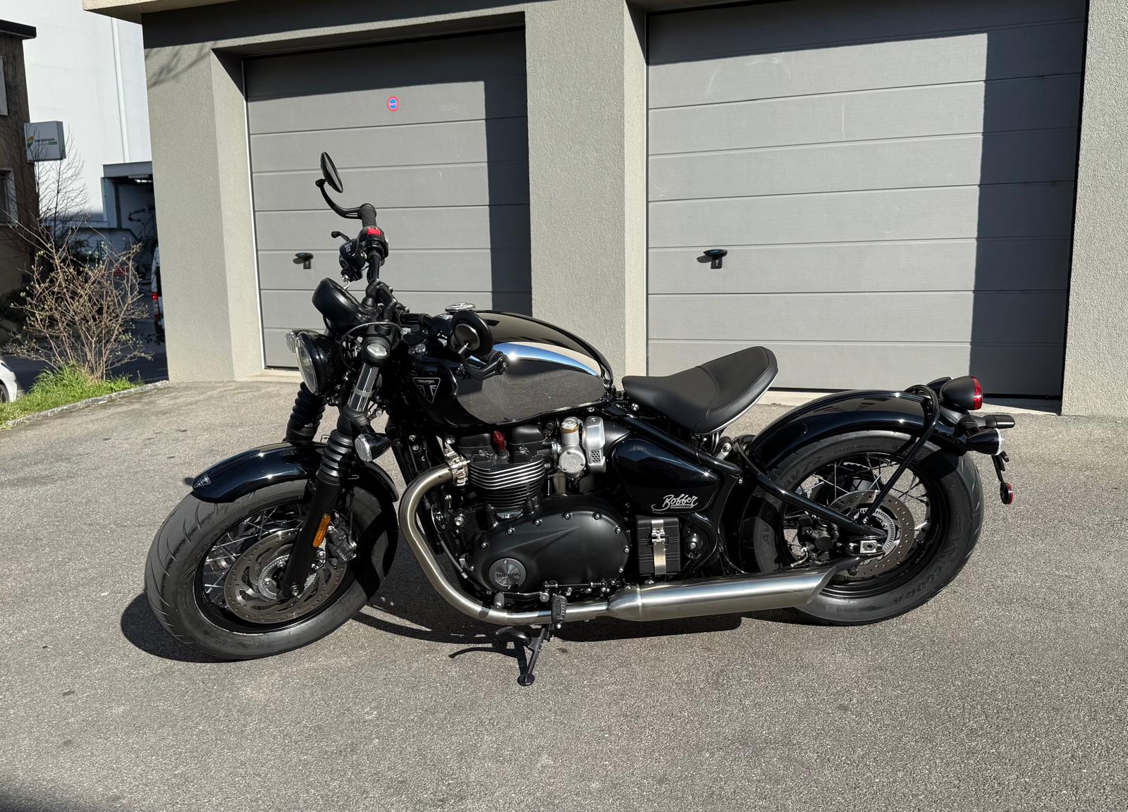 TRIUMPH Bonneville 1200  Bobber Special Edition-showroom-element-2
