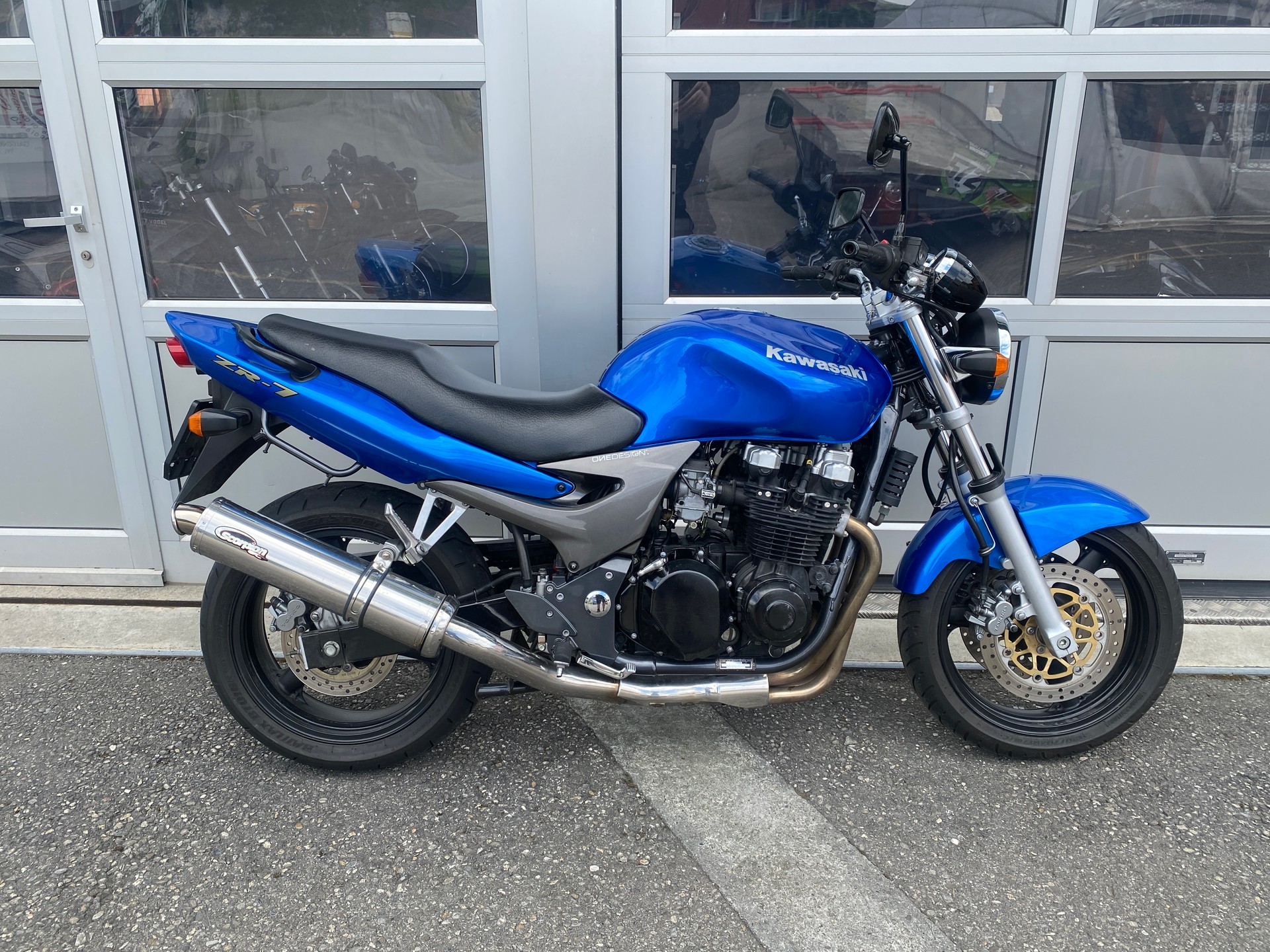 KAWASAKI ZR-7