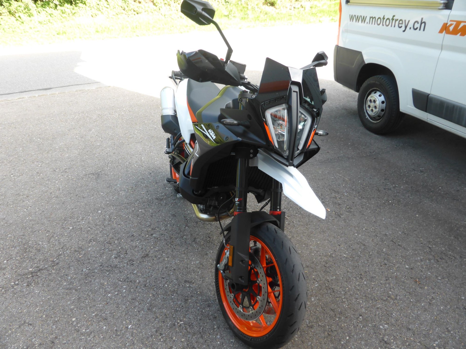 KTM 890 SMT-image-1