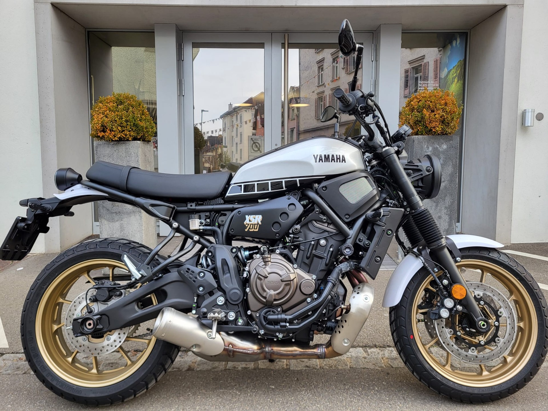 YAMAHA XSR 700 Legacy-showroom-element-1