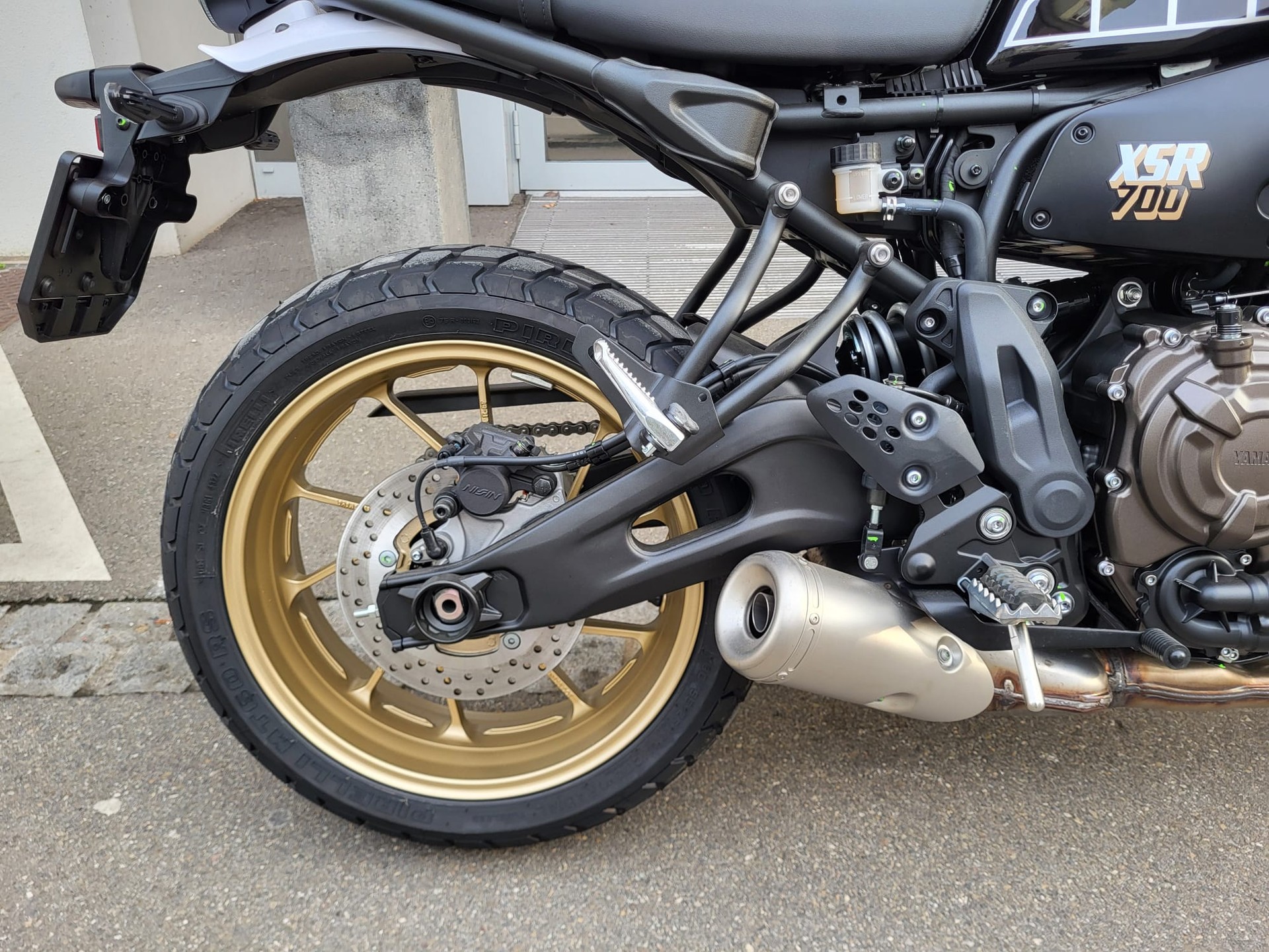 YAMAHA XSR 700 Legacy-showroom-element-3