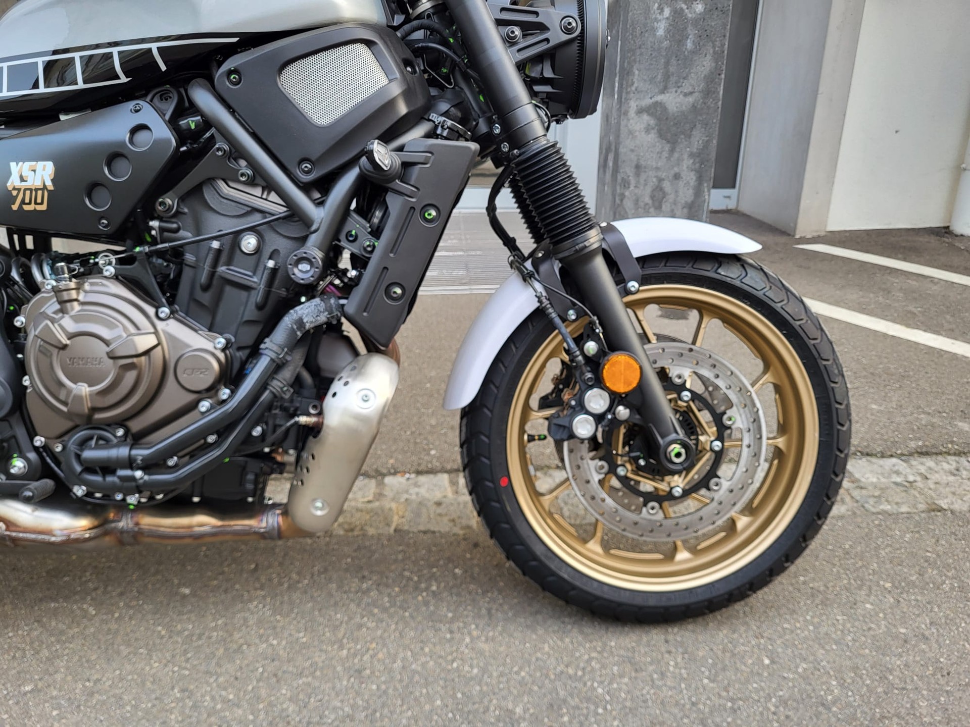 YAMAHA XSR 700 Legacy-showroom-element-2