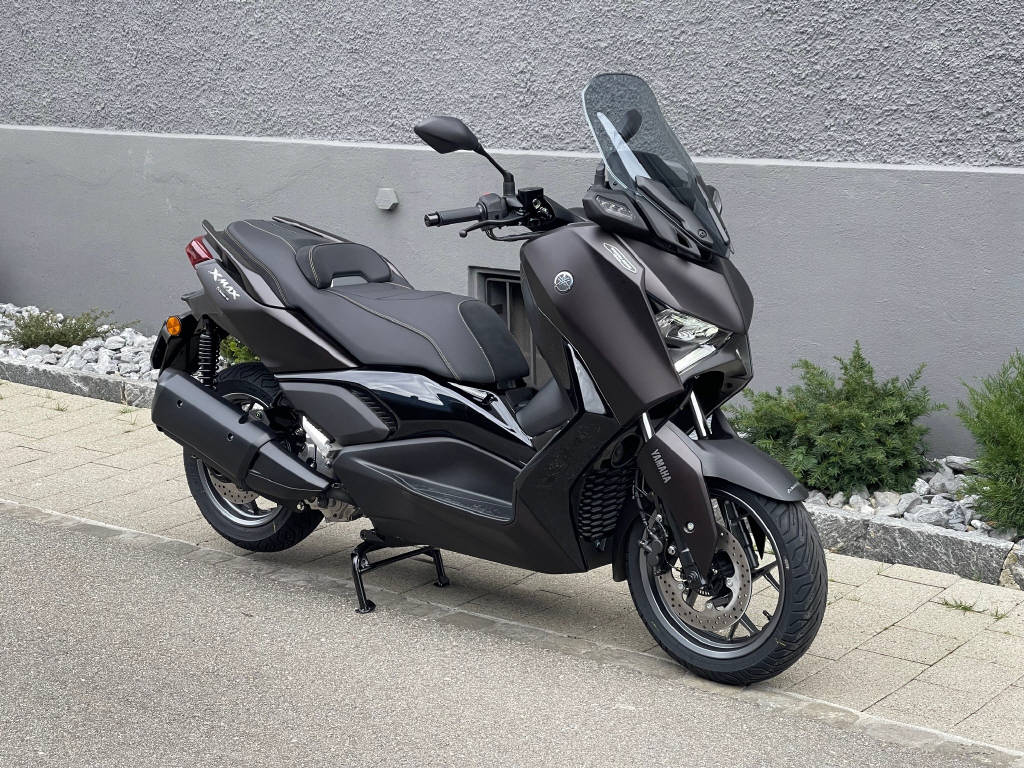 YAMAHA XMAX 300 Tech Max-showroom-element-2