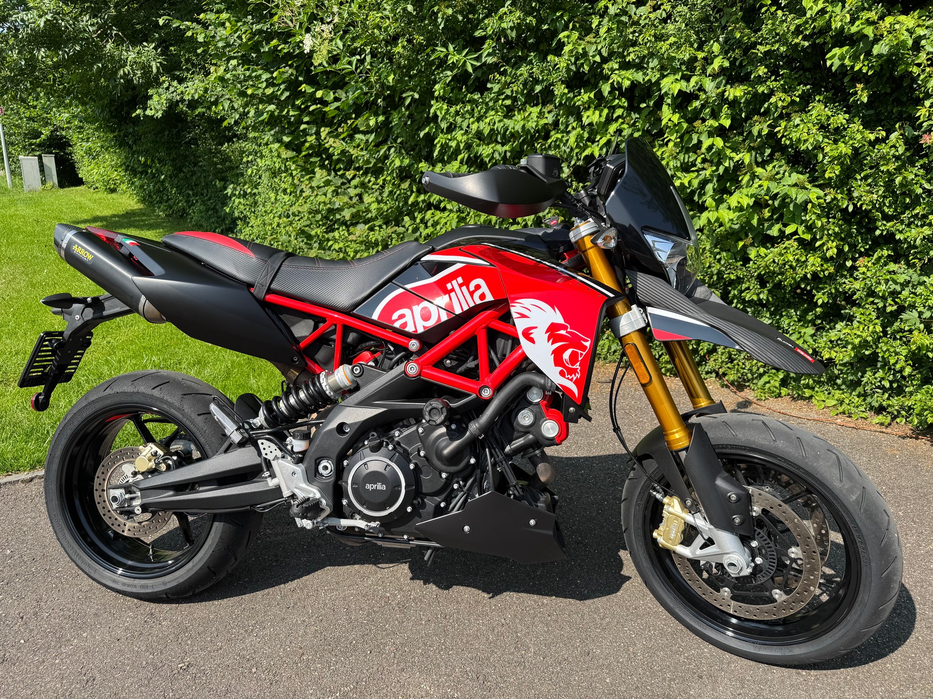 APRILIA Dorsoduro SMV 900 - WIE NEU / COMME NEUVE