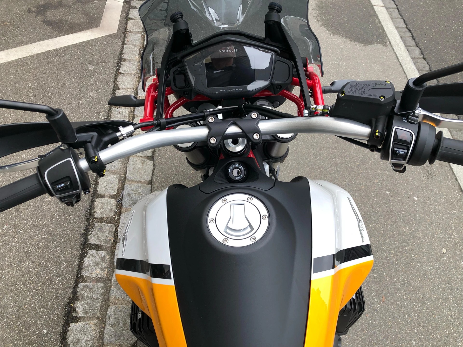 MOTO GUZZI V85 TT Premium Graphics 2-Tone-image-4