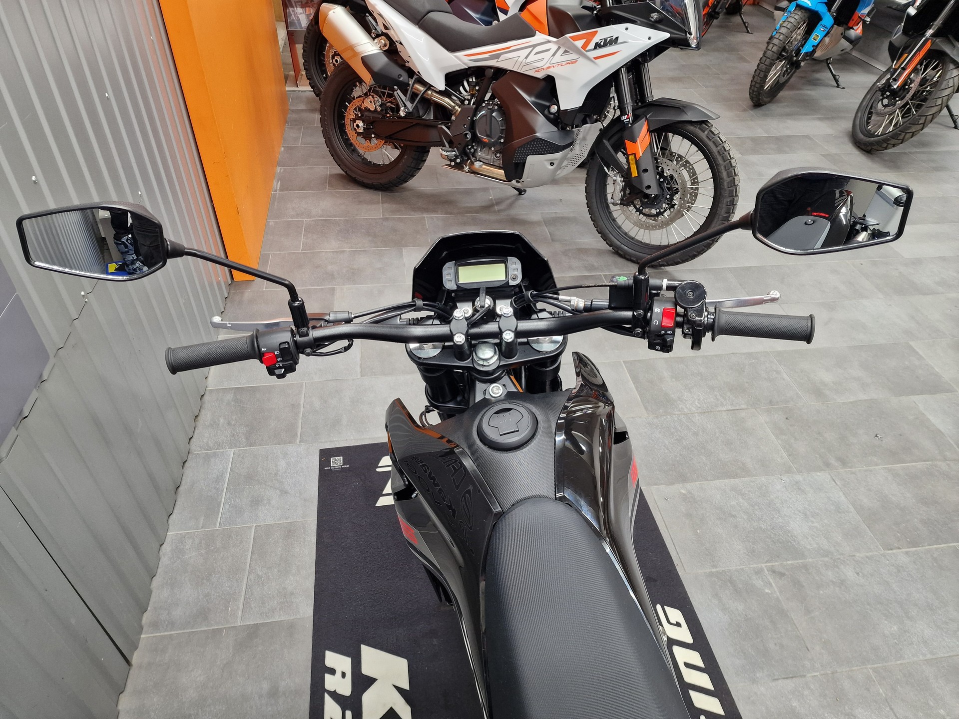 MALAGUTI XSM 125 ABS-showroom-element-3