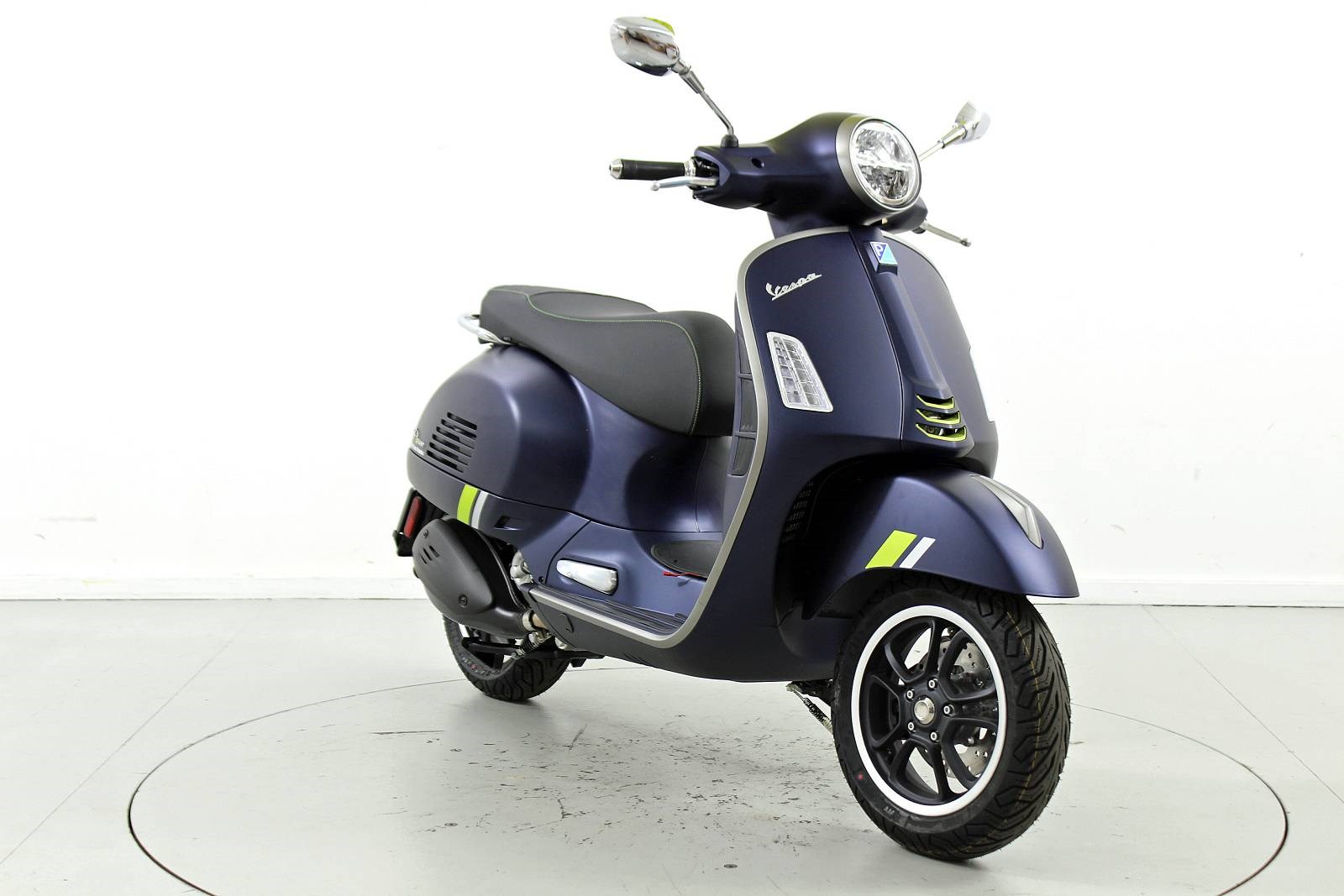 PIAGGIO Vespa GTS 300 Super Tech ABS-image-1