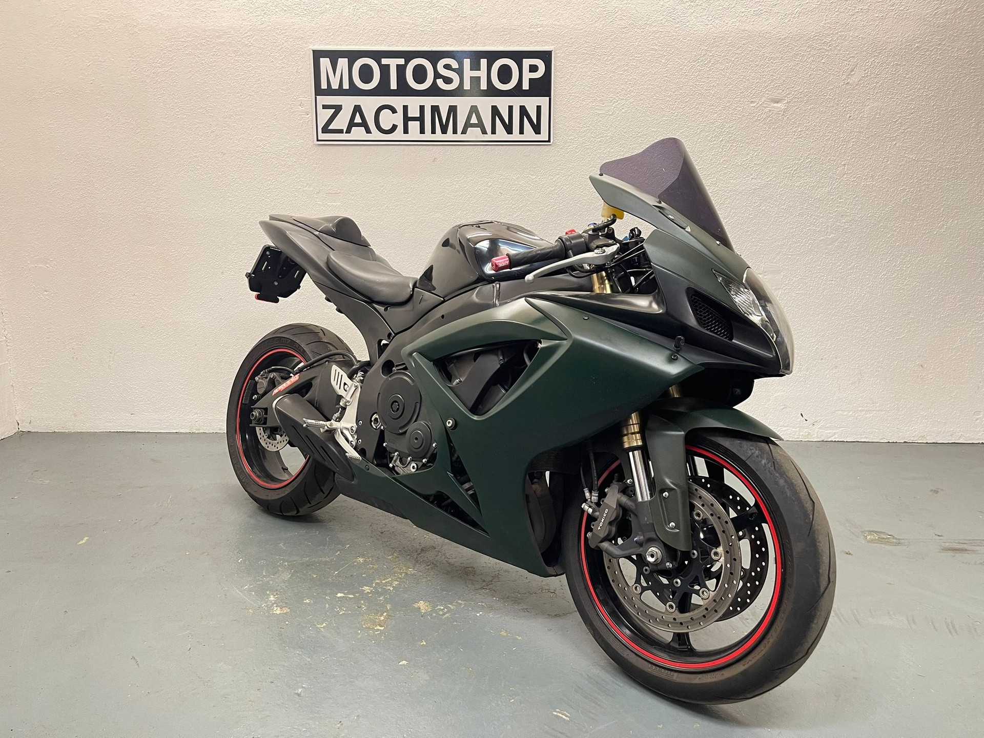 SUZUKI GSX-R 600-showroom-element-1