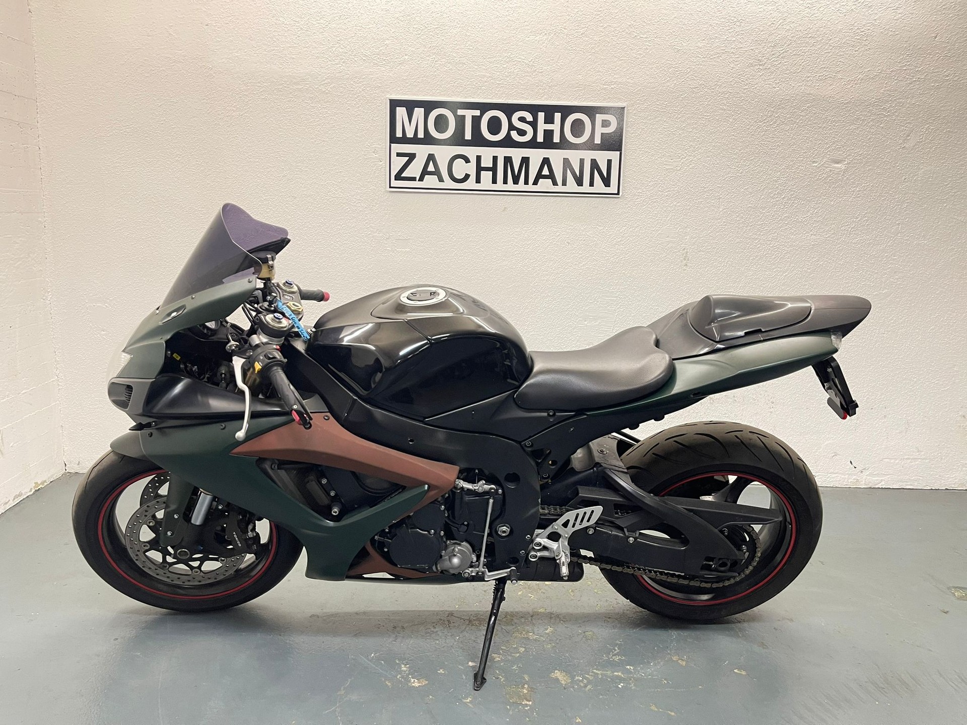 SUZUKI GSX-R 600-showroom-element-3