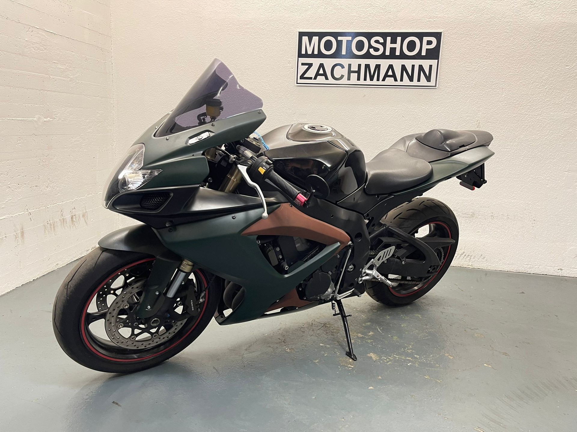 SUZUKI GSX-R 600-showroom-element-2