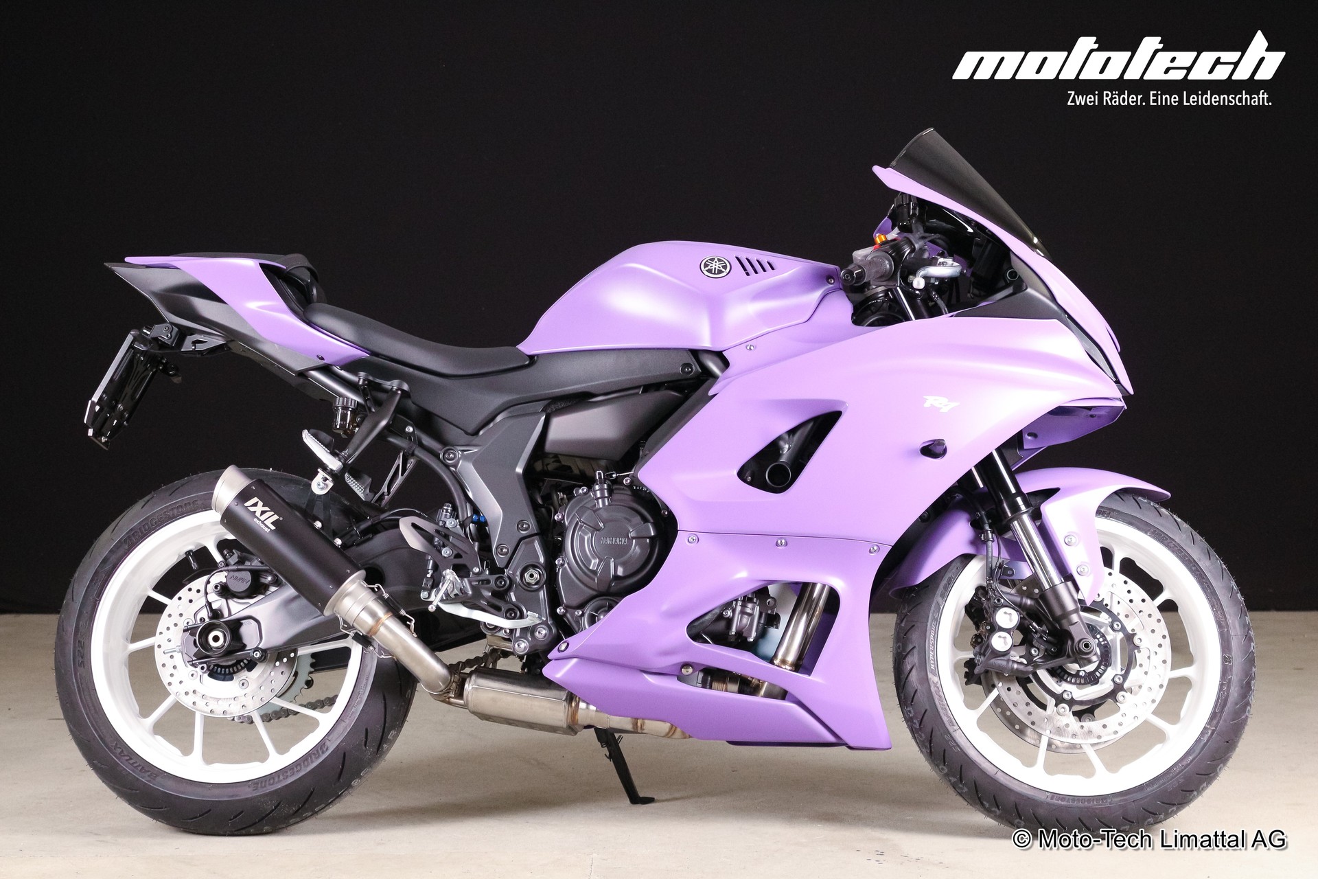 YAMAHA YZF-R7-showroom-element-1