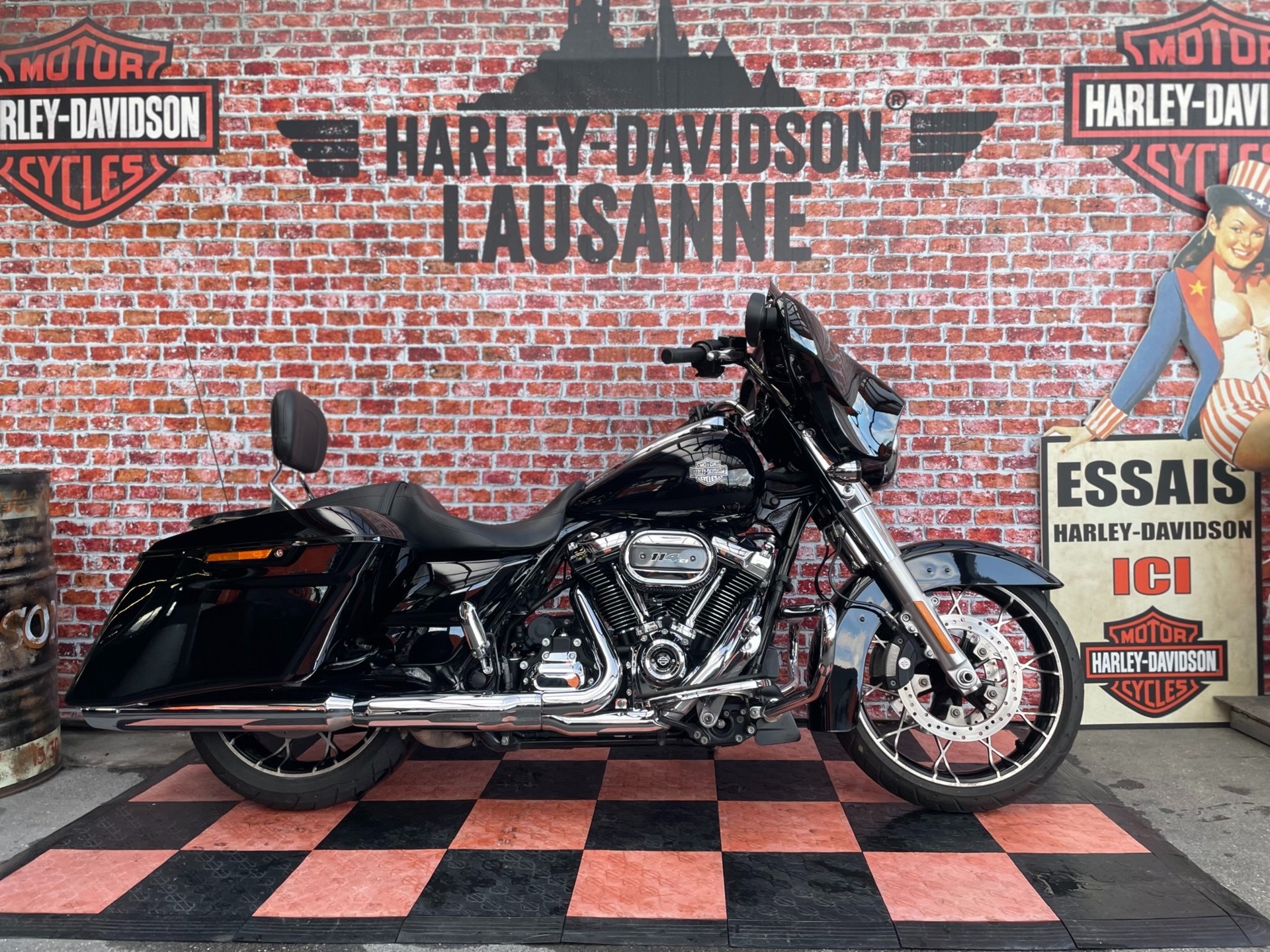 HARLEY-DAVIDSON FLHXS Street Glide Special 114