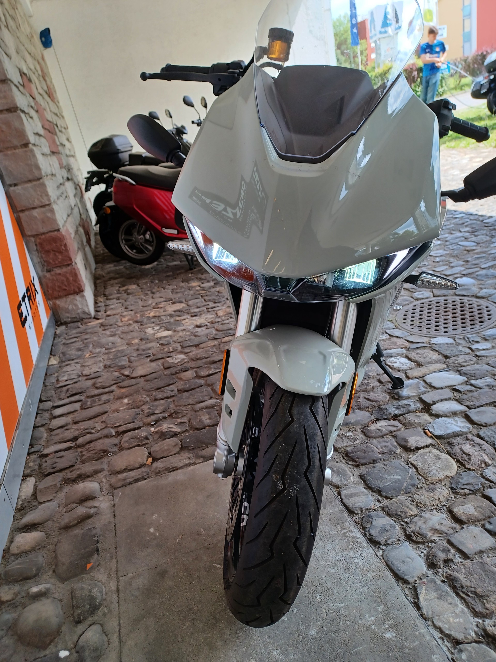 ZERO SR/S ZF 17.3-showroom-element-1