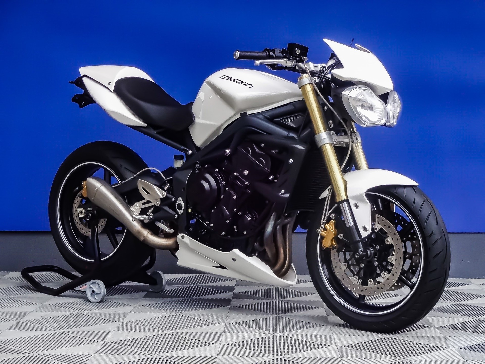 TRIUMPH Street Triple 675-showroom-element-1