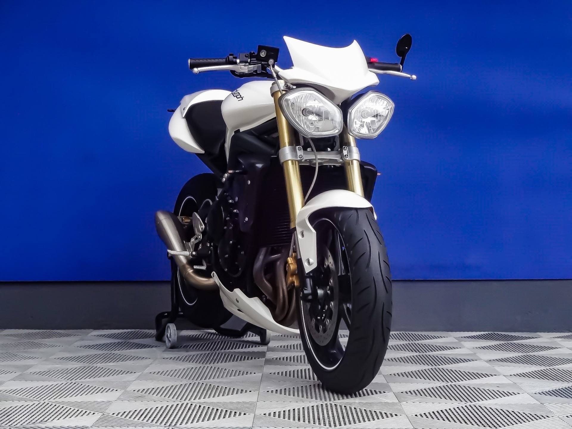 TRIUMPH Street Triple 675-showroom-element-2