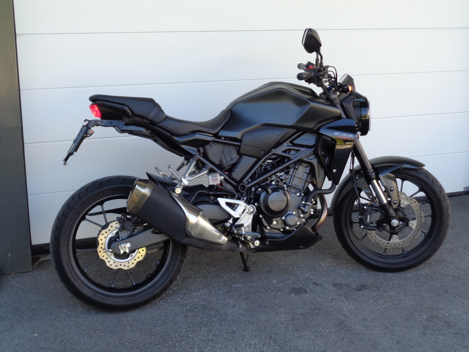 HONDA CB 300 R-image-2