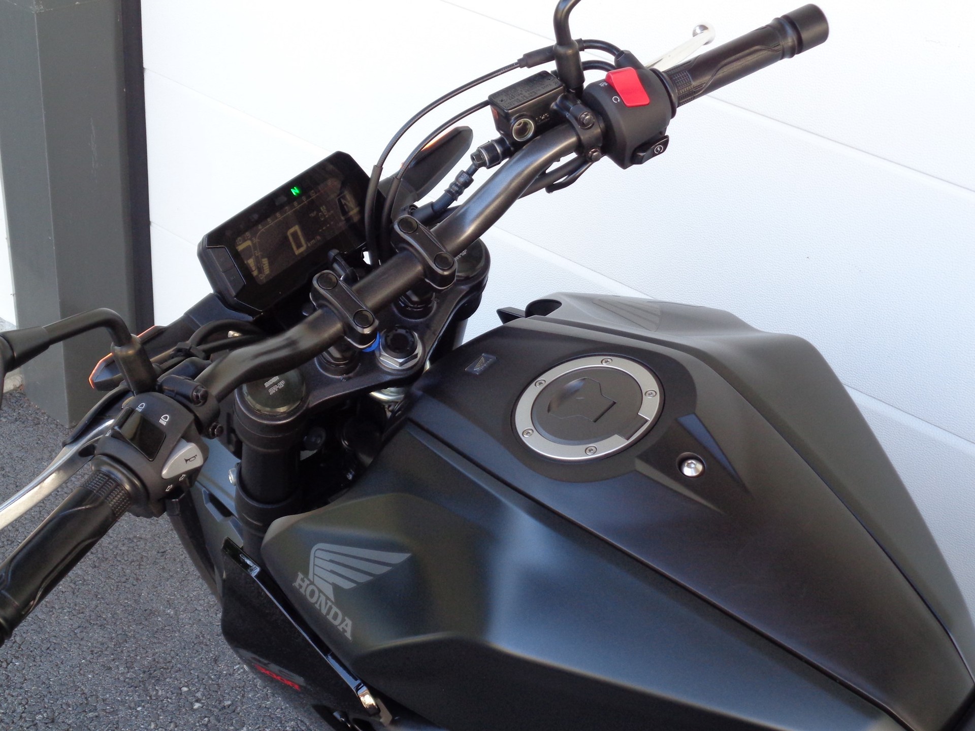 HONDA CB 300 R-image-5