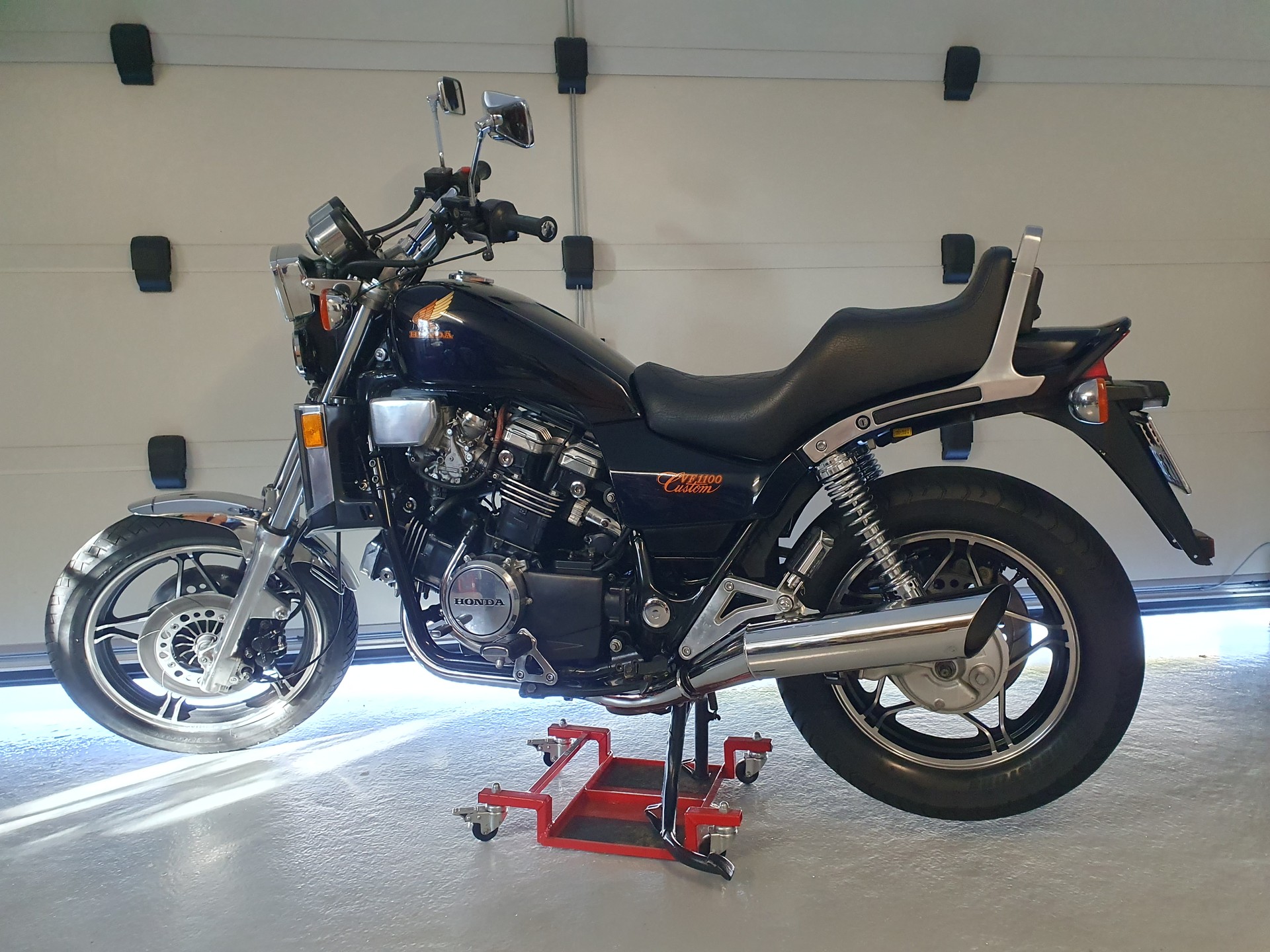 HONDA VF 1100 C E-showroom-element-2