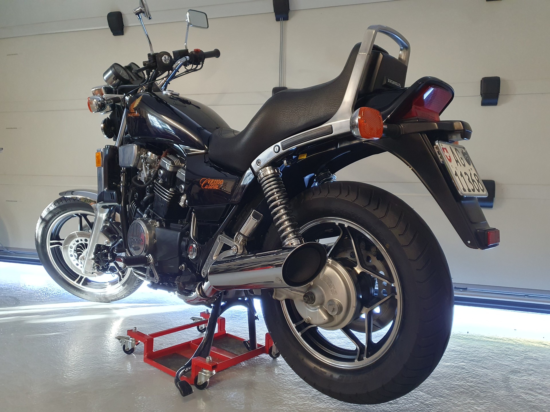 HONDA VF 1100 C E-showroom-element-3