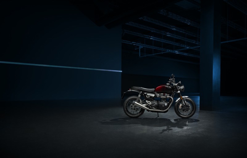 TRIUMPH Speed Twin 1200 Stealth Edition-image-1
