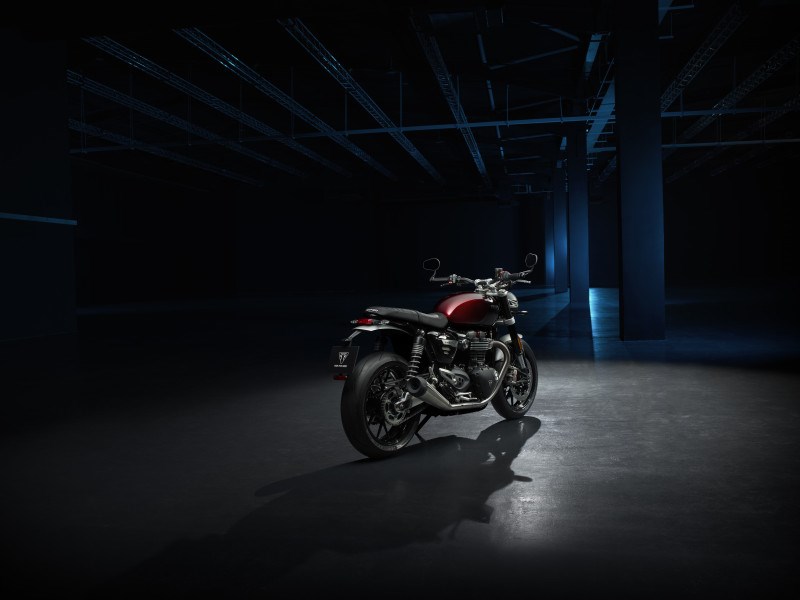 TRIUMPH Speed Twin 1200 Stealth Edition-image-2