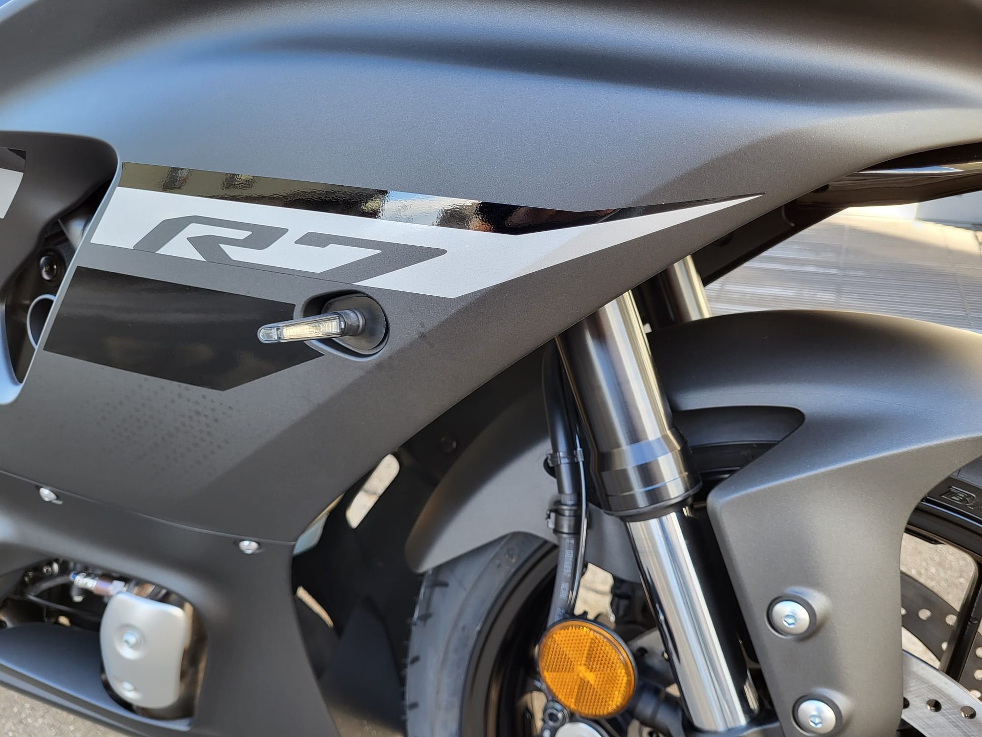 YAMAHA YZF-R7-showroom-element-1