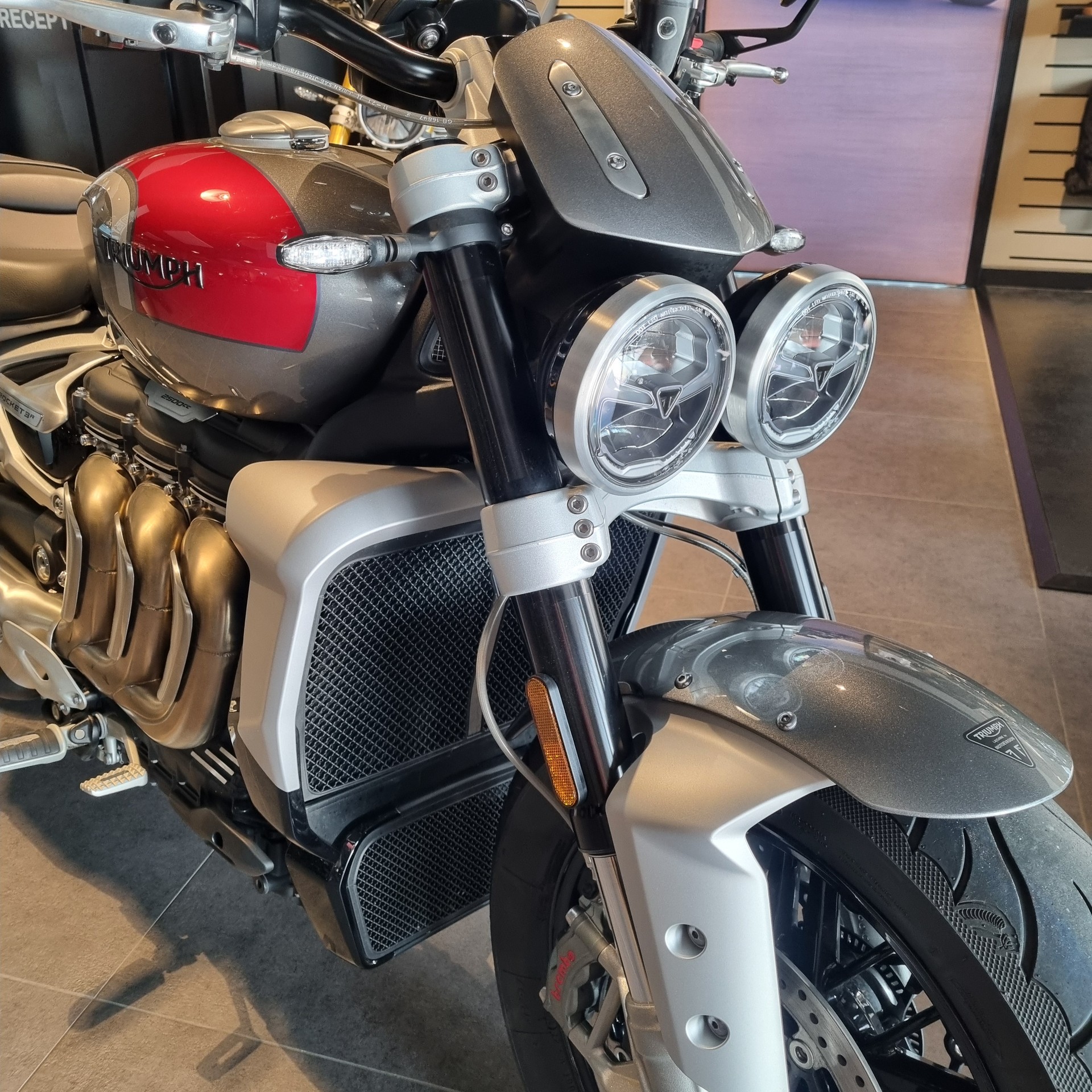 TRIUMPH Rocket 3 R-showroom-element-1