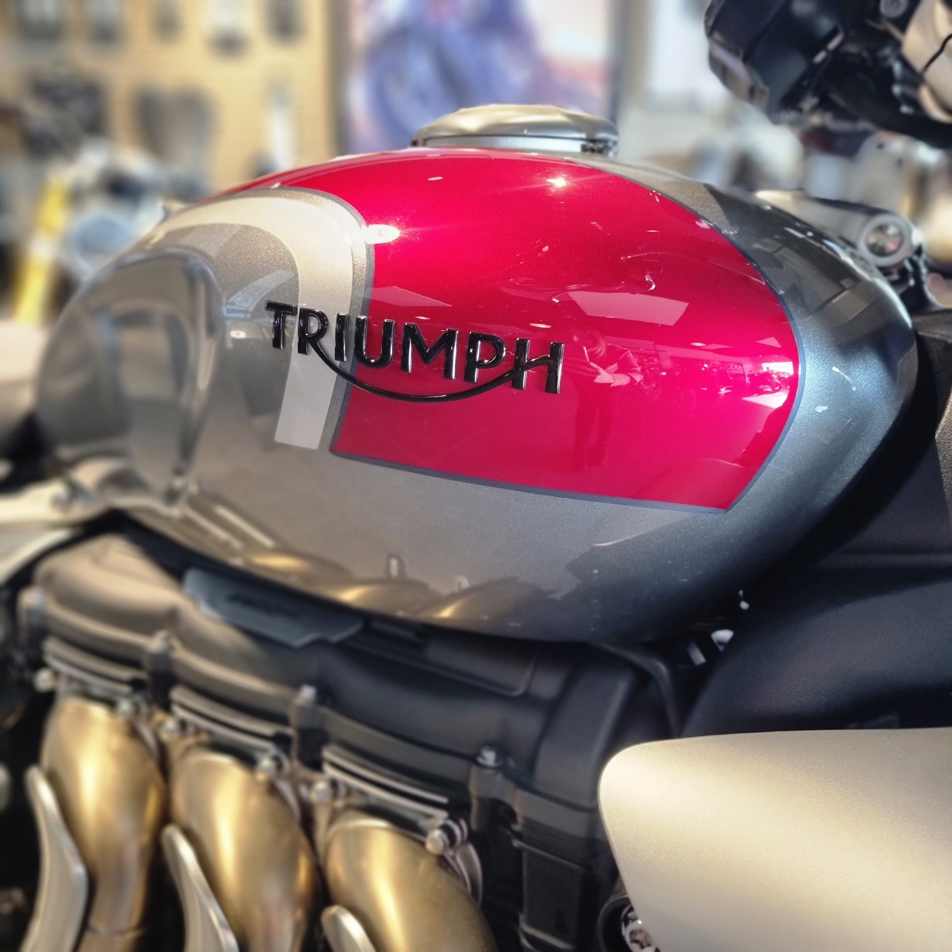 TRIUMPH Rocket 3 R-showroom-element-2