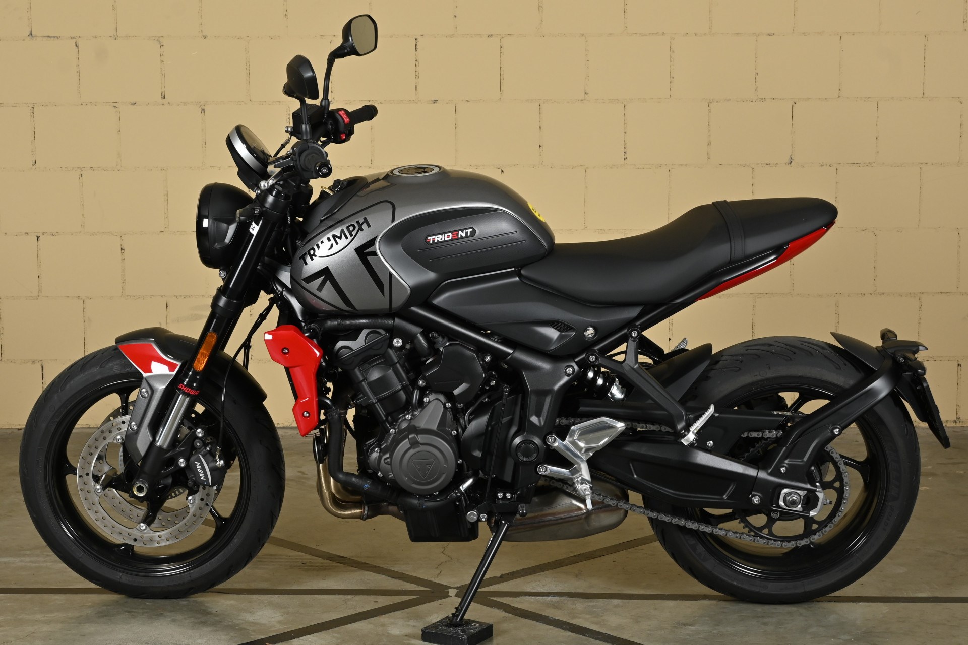TRIUMPH Trident 660-showroom-element-2