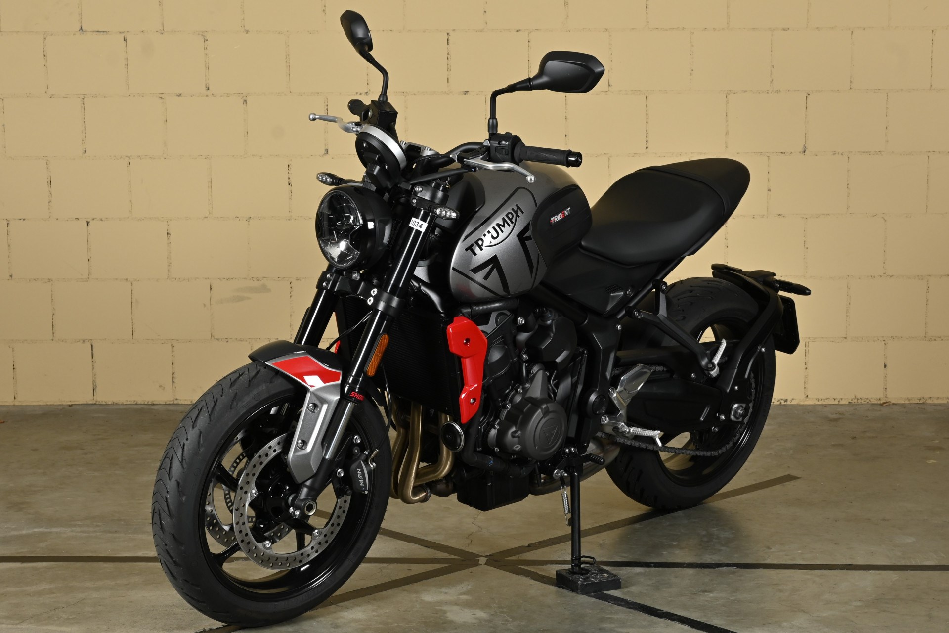 TRIUMPH Trident 660-showroom-element-3
