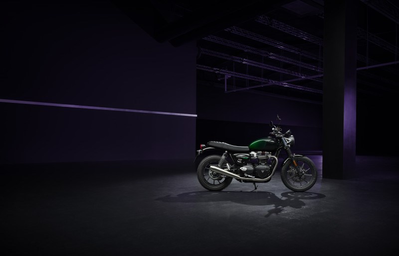 TRIUMPH Speed Twin 900 Stealth Edition