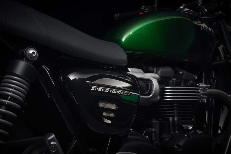 TRIUMPH Speed Twin 900 Stealth Edition-image-3