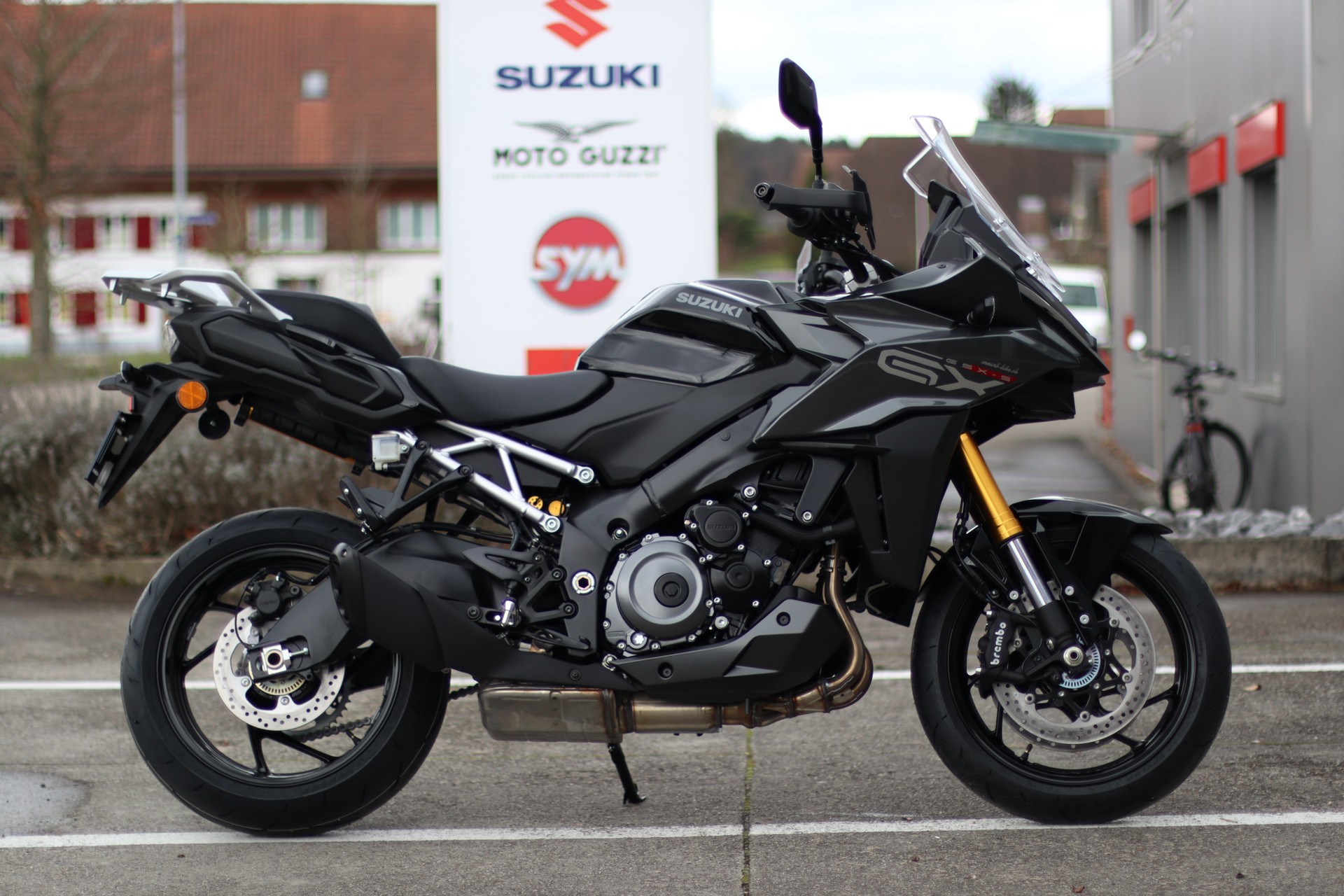 SUZUKI GSX-S1000GX-image-0