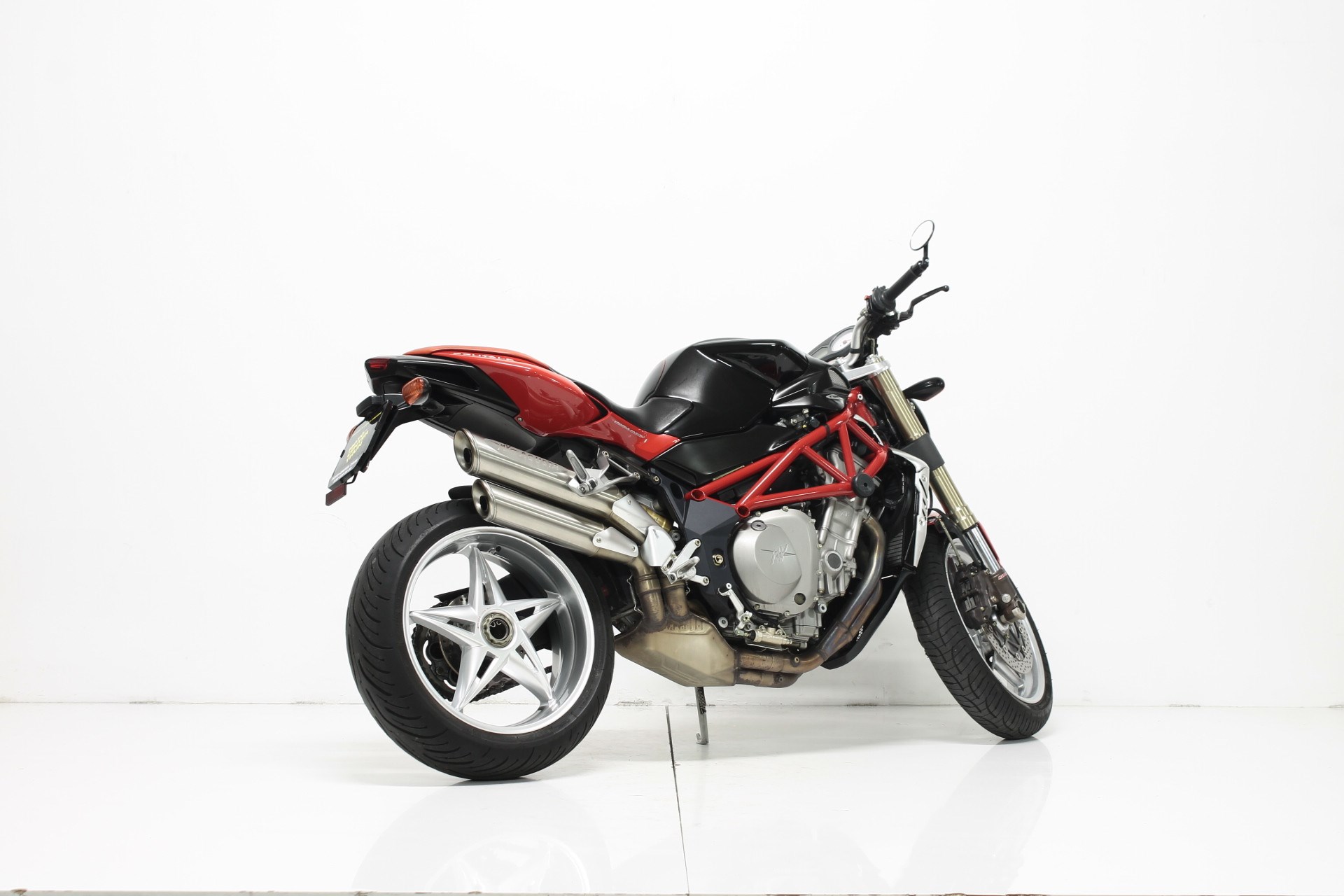 MV AGUSTA B4 Brutale 910-showroom-element-2