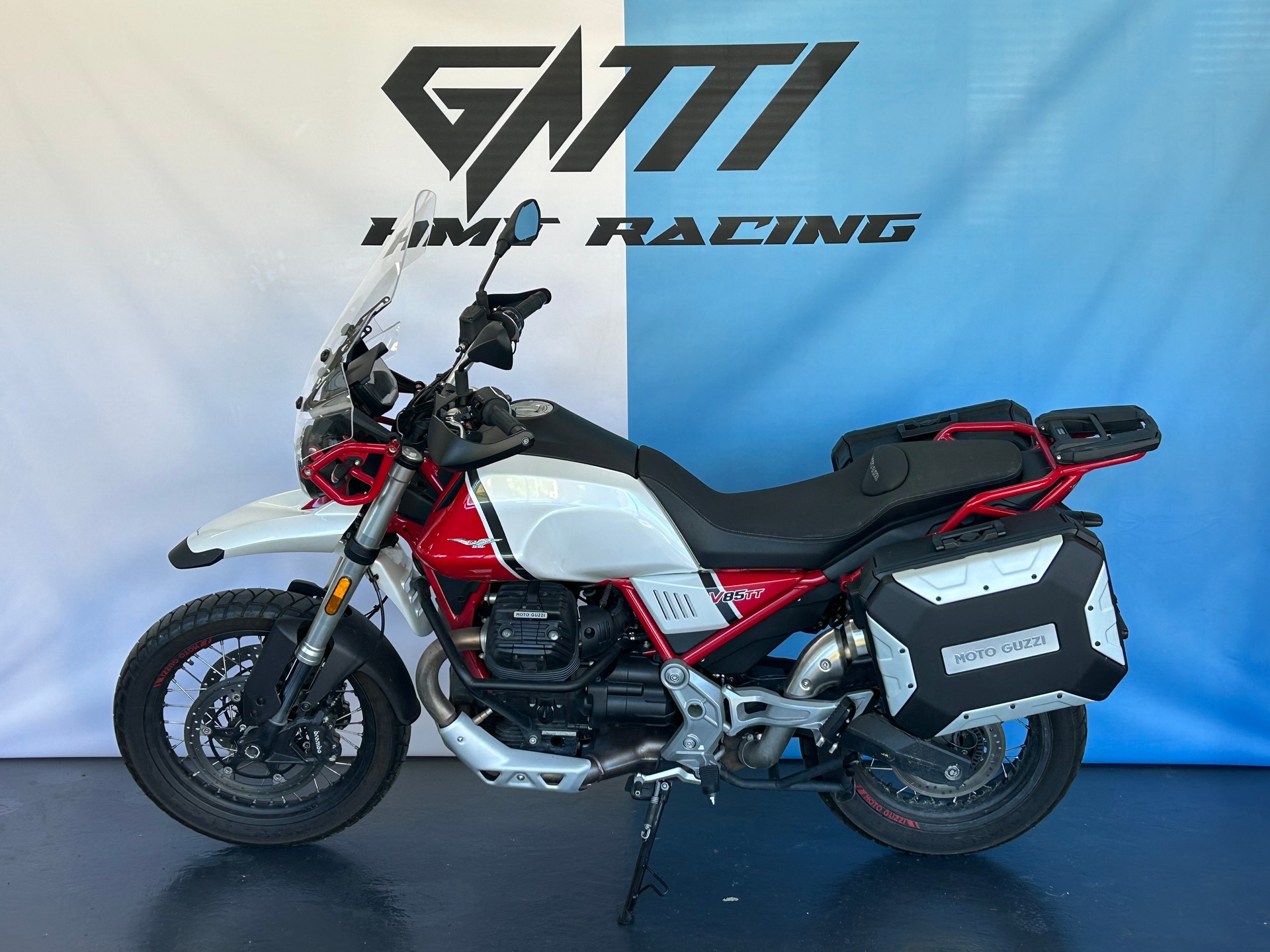 MOTO GUZZI V85 TT 850 Premium Graphics ABS-showroom-element-3