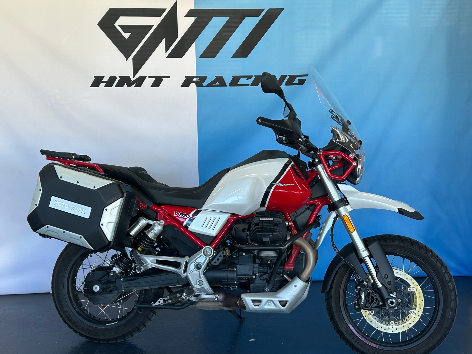 MOTO GUZZI V85 TT 850 Premium Graphics ABS-showroom-element-2