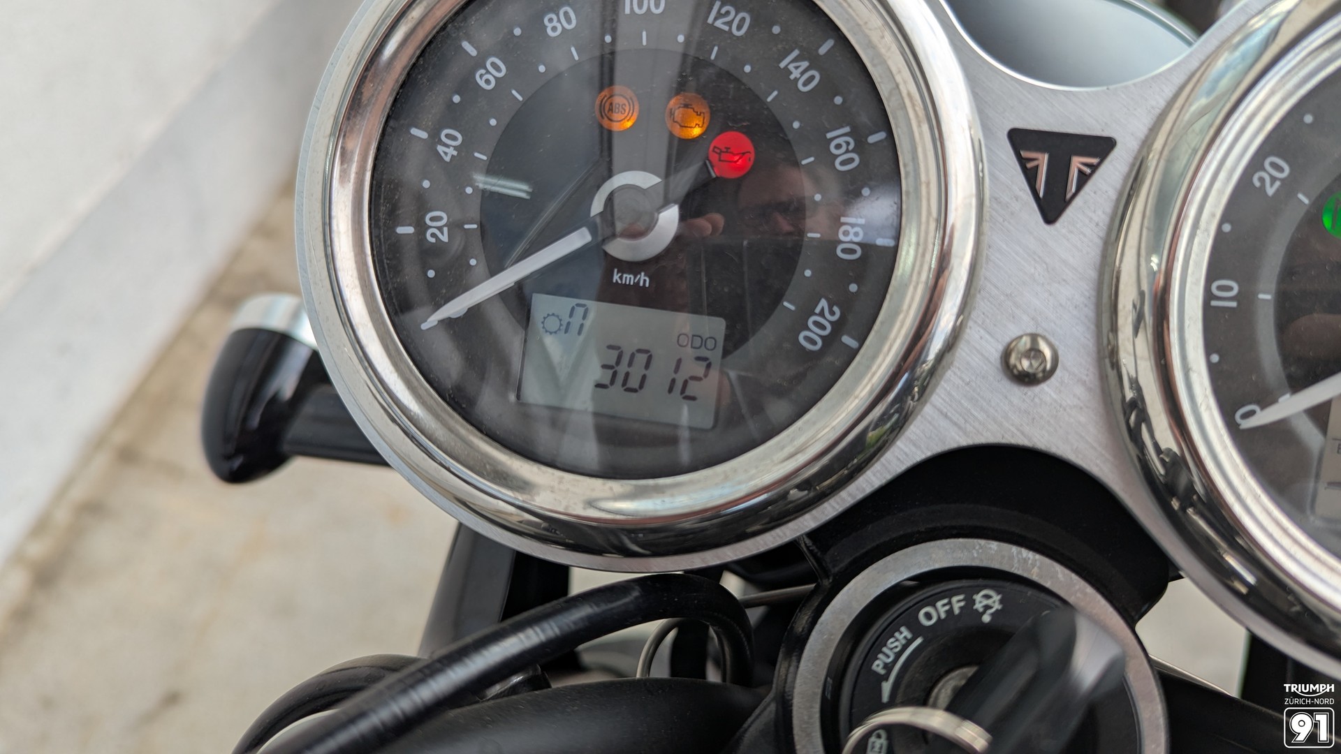 TRIUMPH Bonneville T120 ABS-showroom-element-2