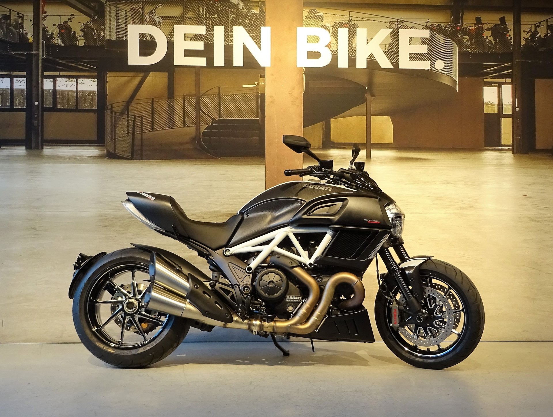 DUCATI Diavel 1200 Carbon ABS-image-0