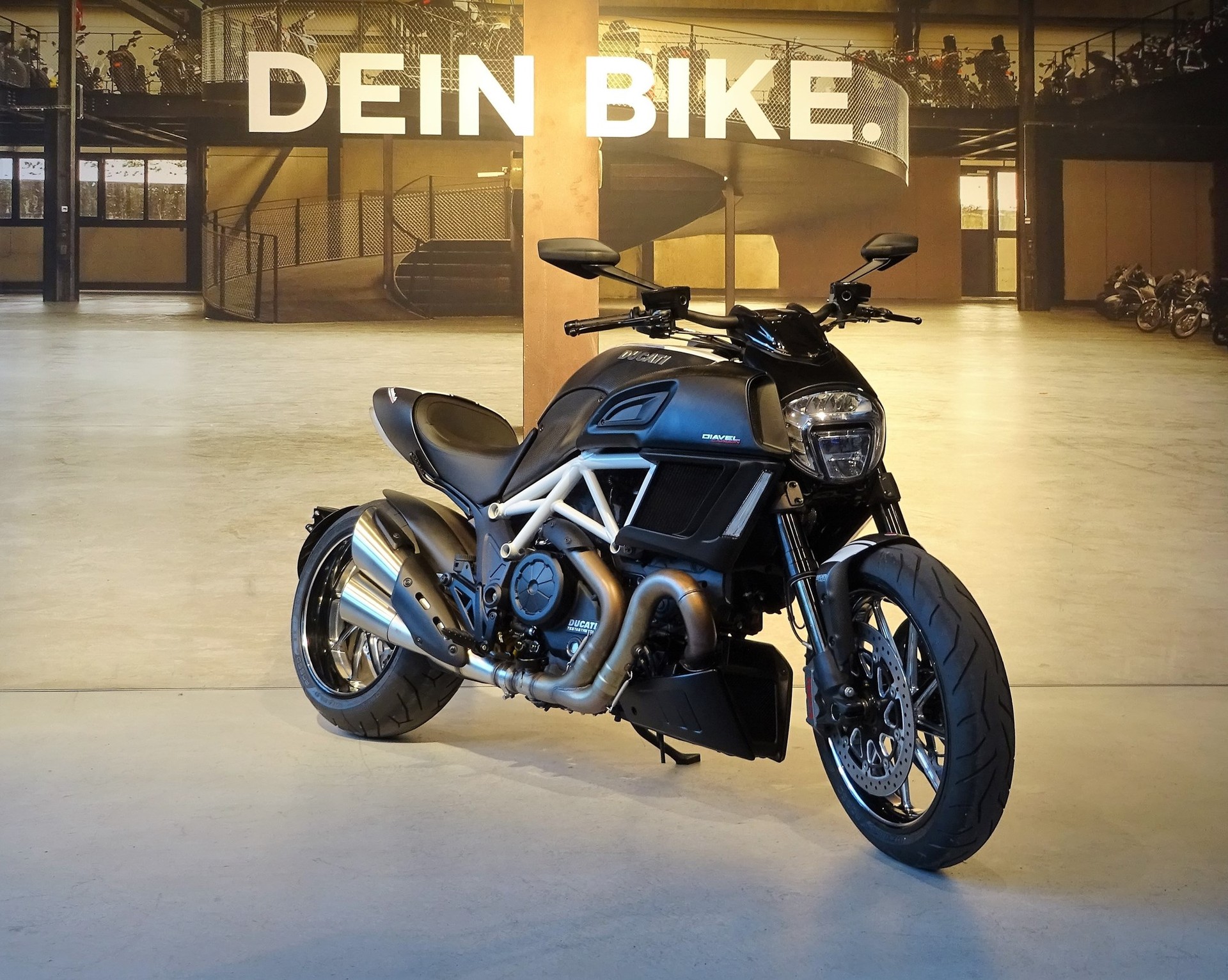 DUCATI Diavel 1200 Carbon ABS-image-1