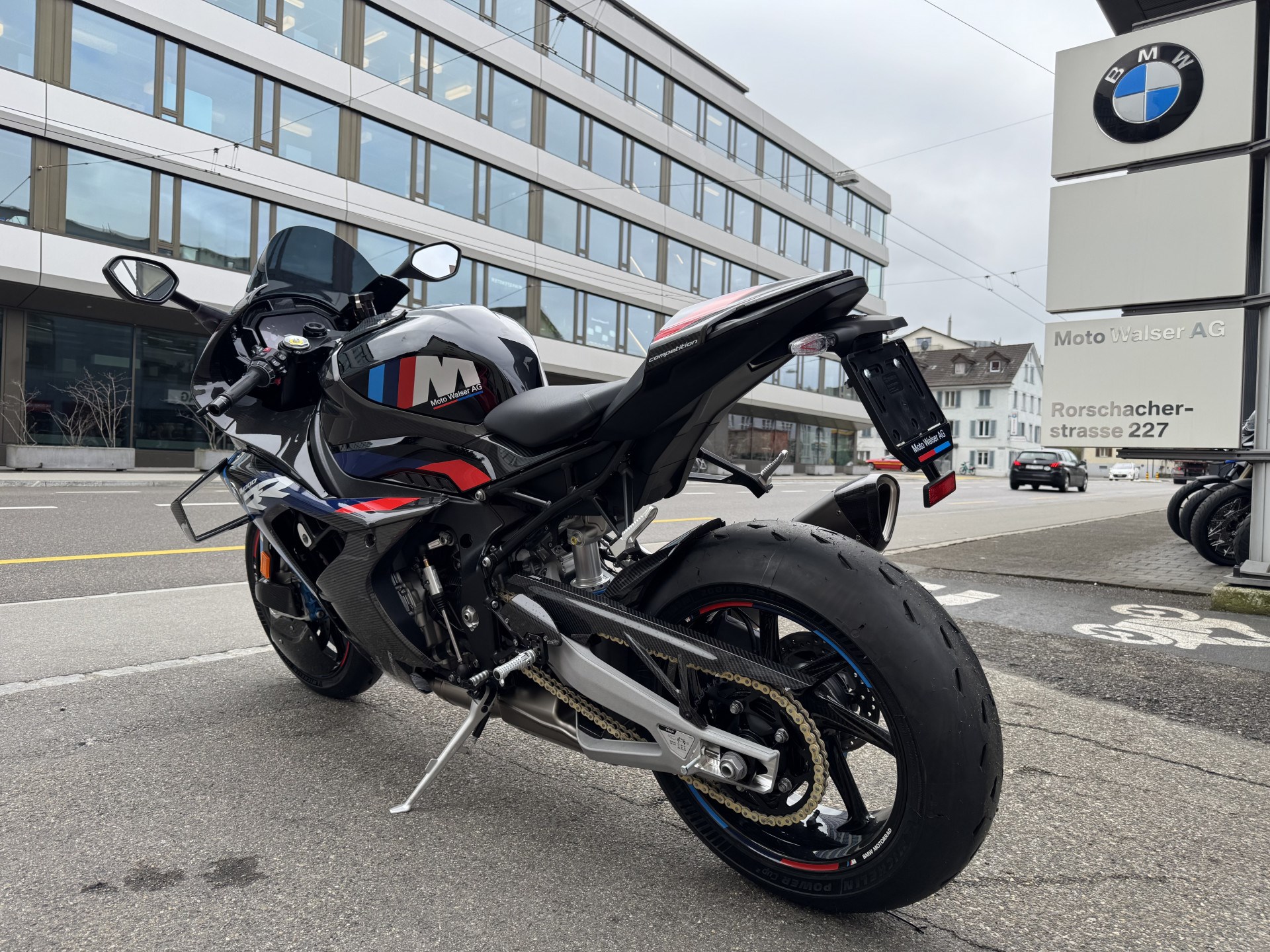 BMW M 1000 RR-showroom-element-2