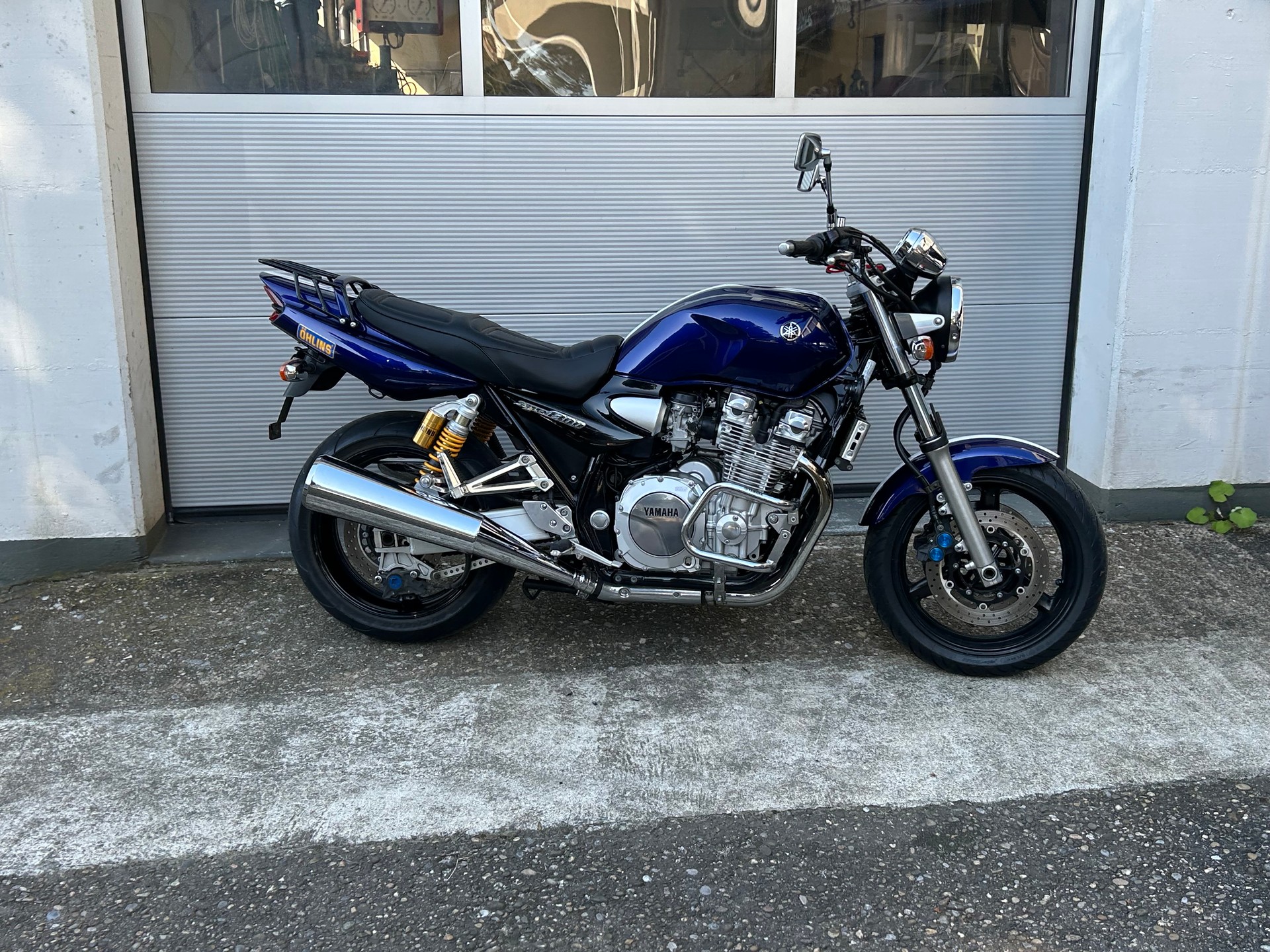 YAMAHA XJR 1300-showroom-element-2