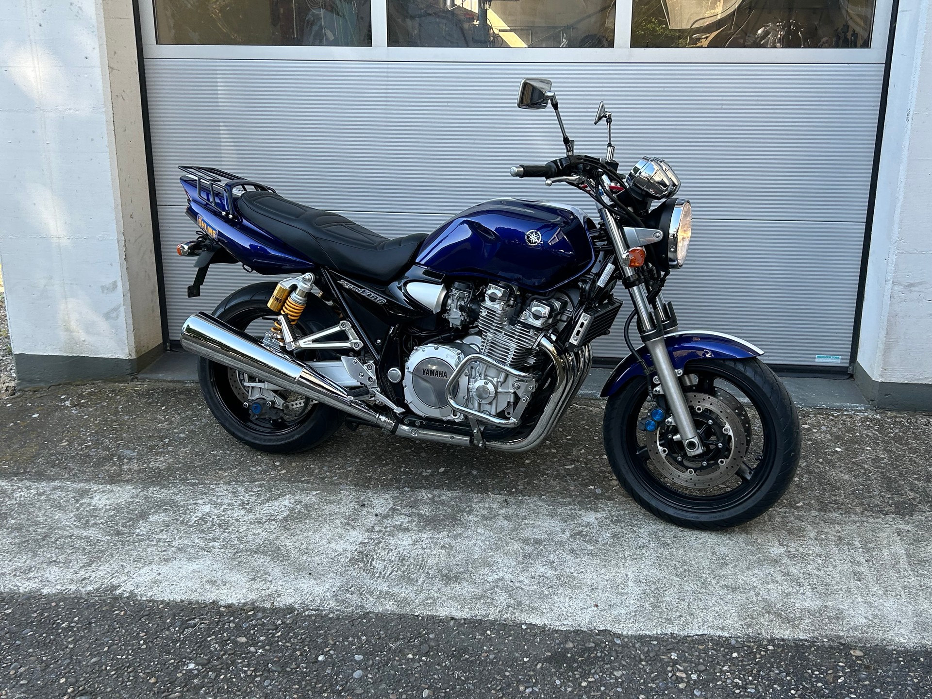 YAMAHA XJR 1300-showroom-element-1