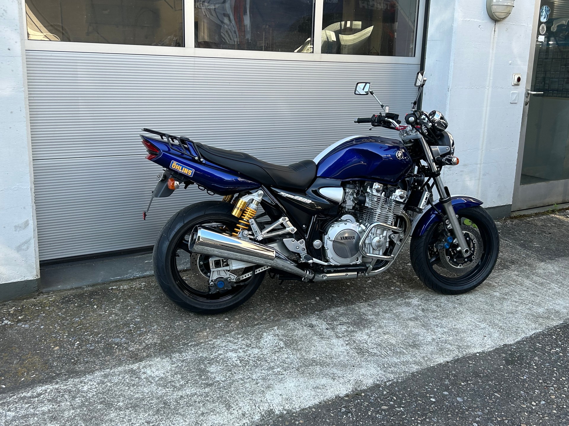 YAMAHA XJR 1300-showroom-element-3