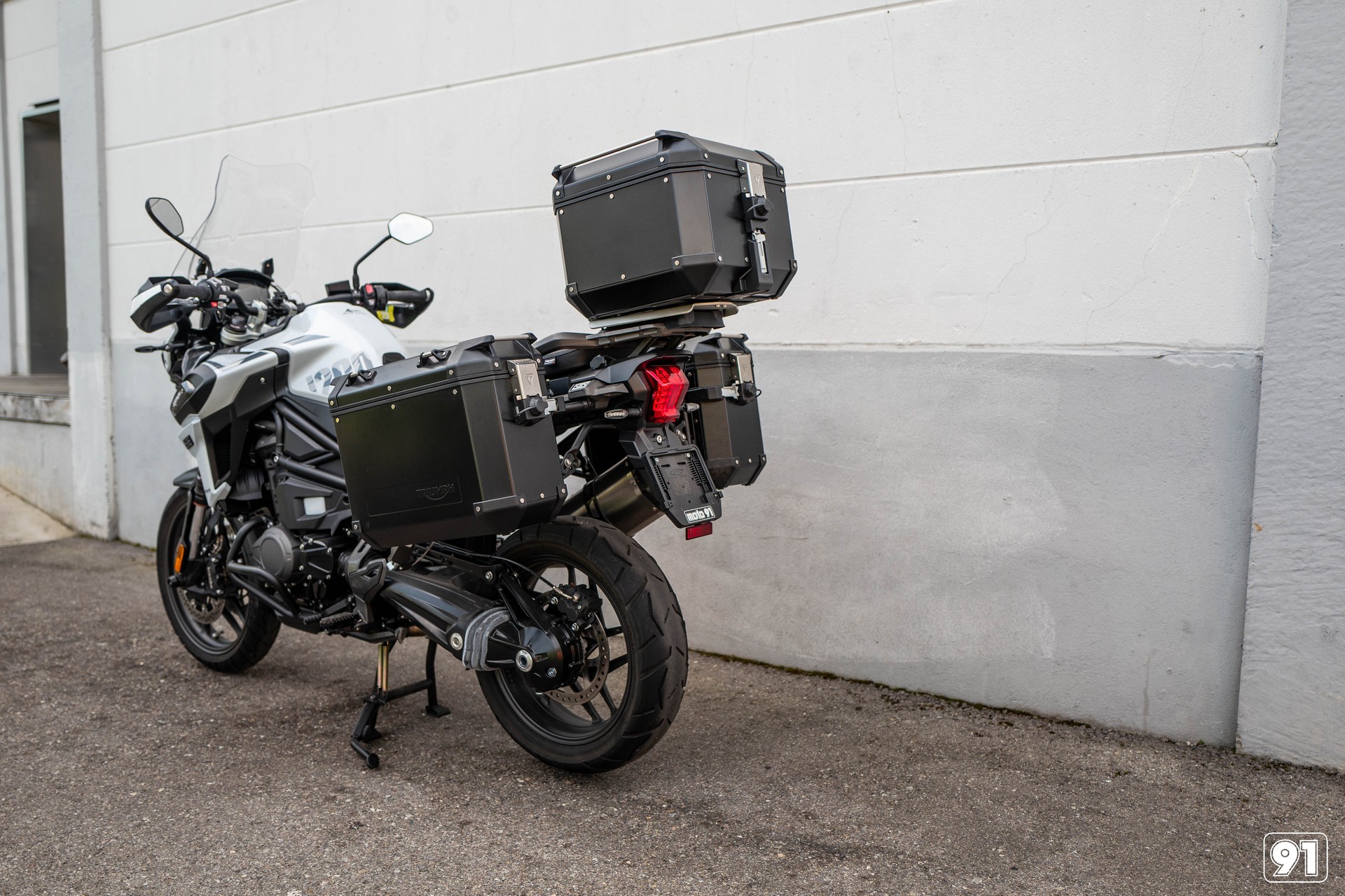 TRIUMPH Tiger 1200 Alpine Edition-showroom-element-3