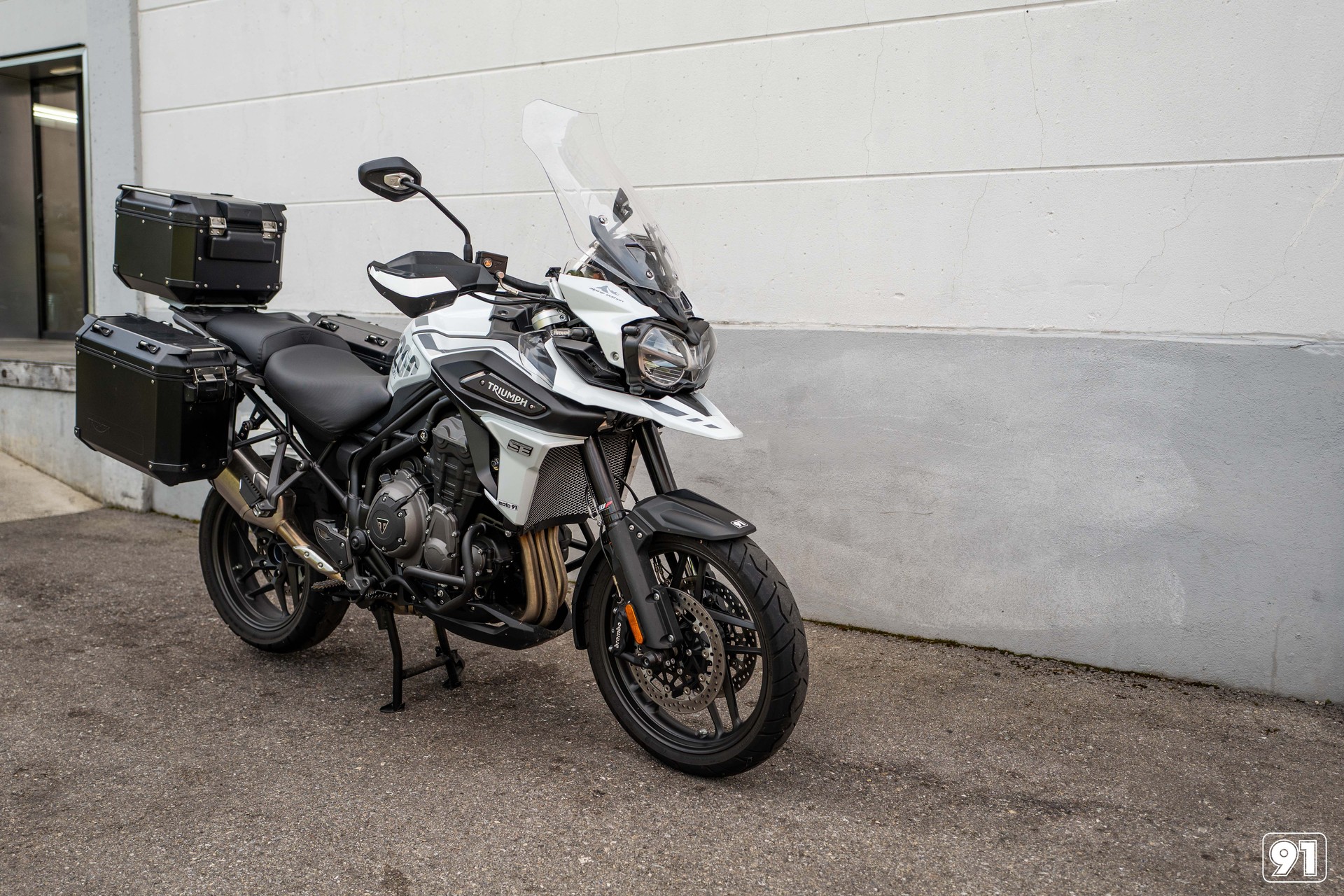 TRIUMPH Tiger 1200 Alpine Edition-showroom-element-1