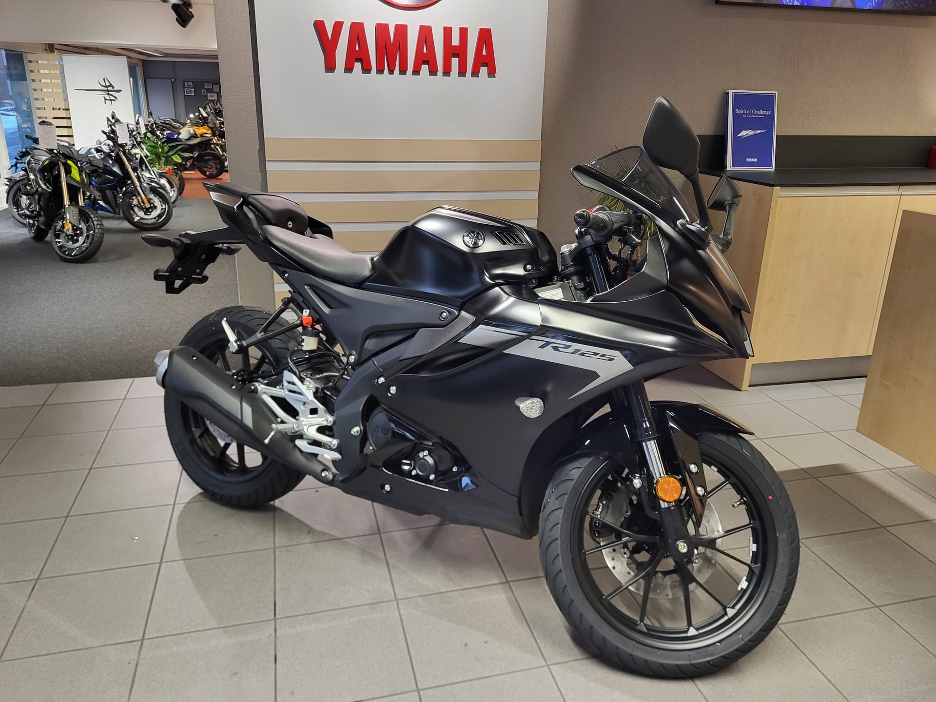 YAMAHA YZF-R 125 ABS-showroom-element-3
