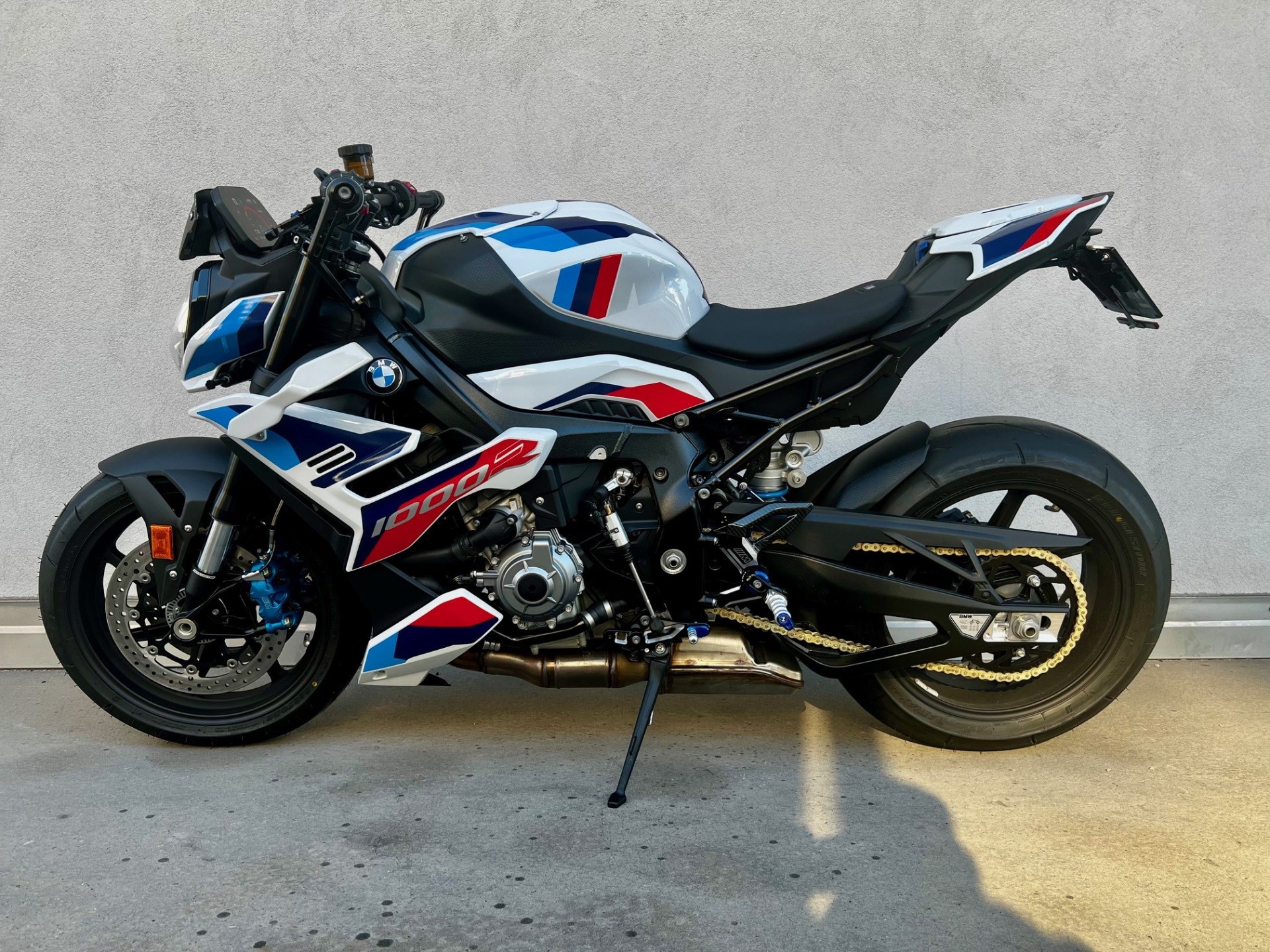 BMW M 1000 R-showroom-element-1